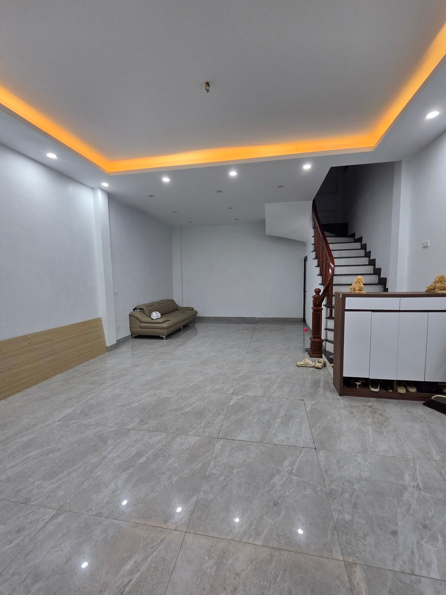 Bán nhà riêng 5 tầng, mặt tiền 5.2m tại Đại Mỗ - phân lô ô tô vào nhà