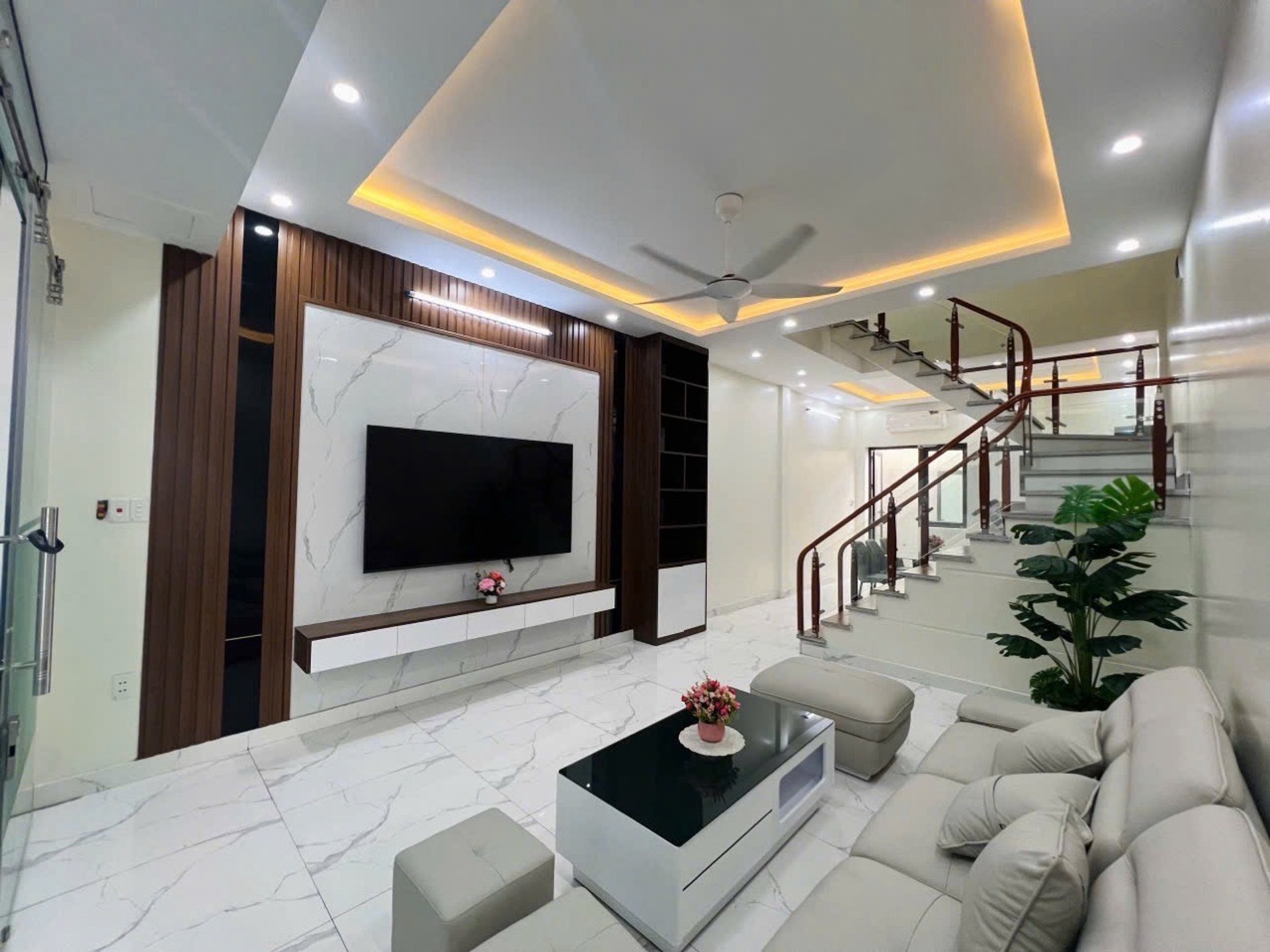 Nhà riêng 3 tầng hướng Nam tại Đào Yêu 1 - Hồng Thái, An Dương với sân rộng ô tô vào tận cửa