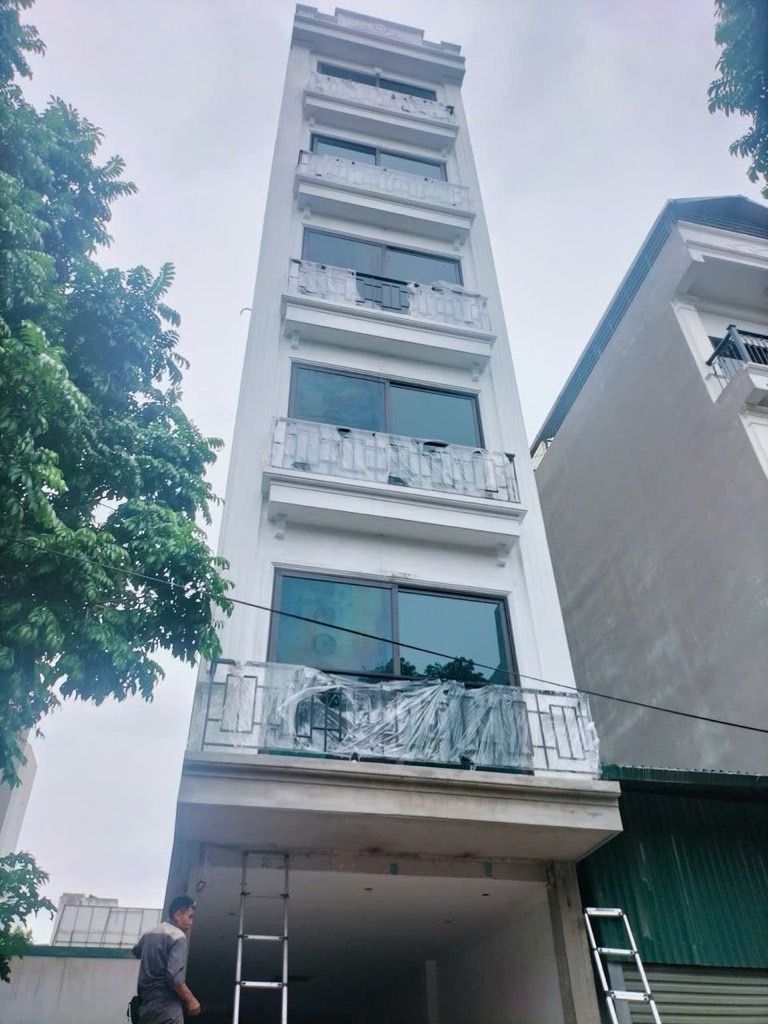 Nhà 7 Tầng Thang Máy Siêu Tiện Nghi Tại Trung Tâm Đất Dịch Vụ