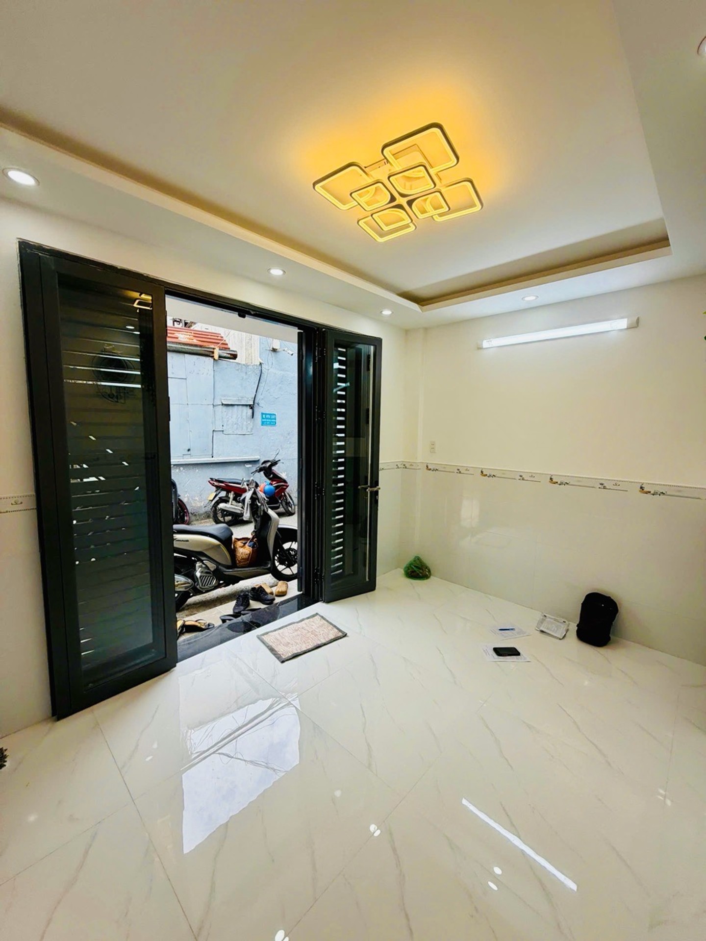 Bán nhà 2 tầng lô góc 2 mặt hẻm xe hơi tại quận Gò Vấp