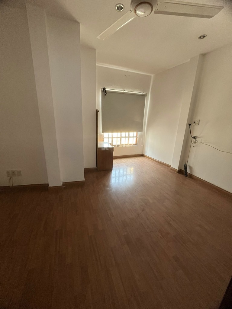 Bán nhà 3 tầng mặt phố Hoàng Hoa Thám, diện tích 52m², phù hợp đầu tư cho thuê