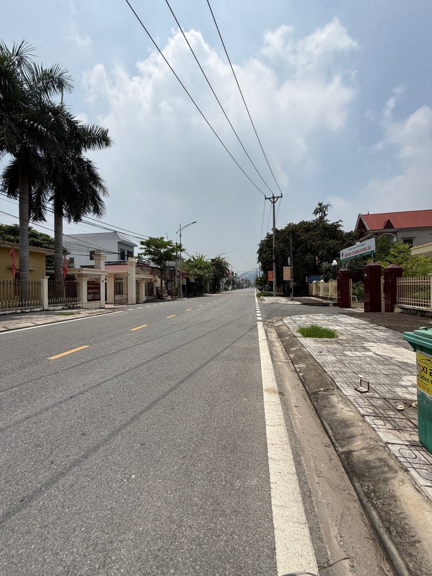 Nhà riêng 2 tầng kiên cố tại khu dân cư yên tĩnh, thuận tiện giao thông