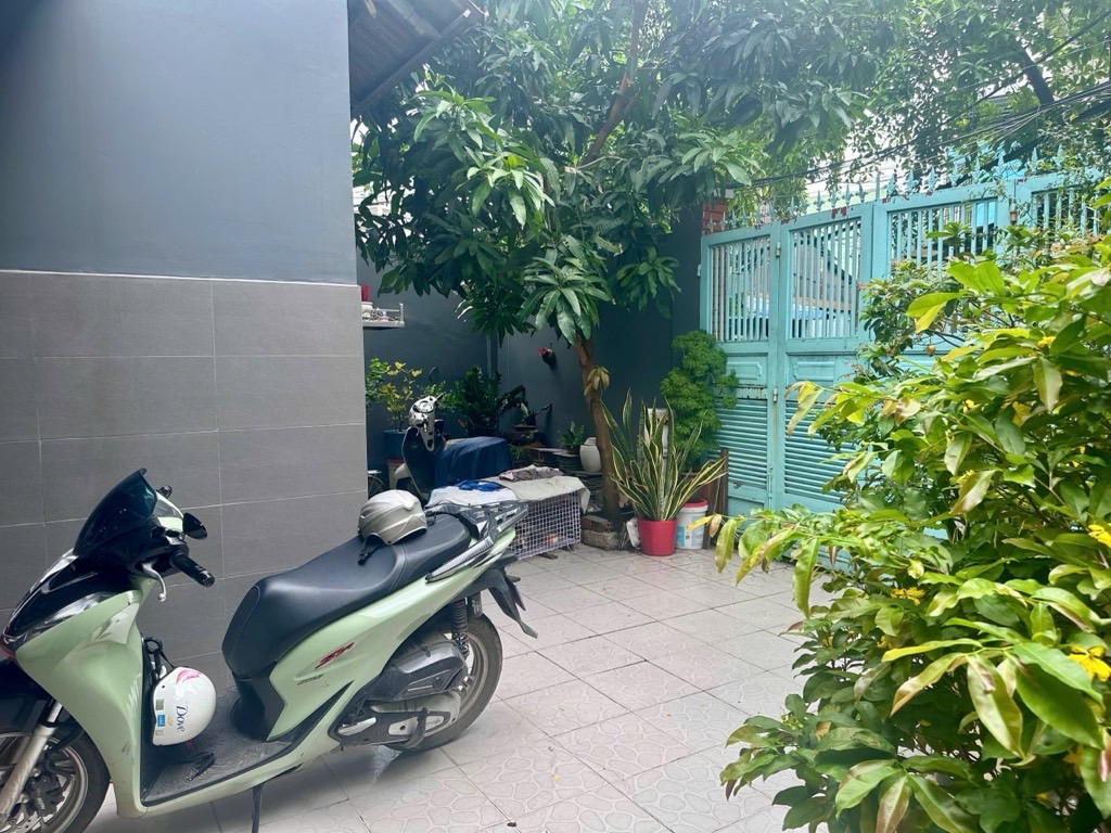 Bán nhà riêng góc 2 mặt hẻm xe hơi tại Phú Thọ Hòa