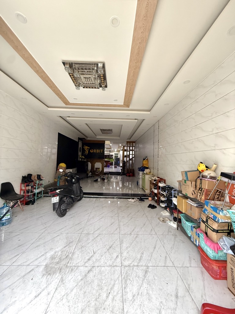 Nhà 2 tầng 230m2 hẻm xe hơi rộng tại Phú Trung, Tân Phú giá 23.8 tỷ