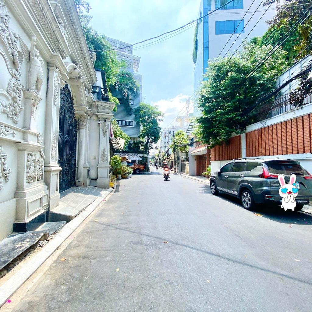 Nhà phố sang chảnh mặt tiền hẻm rộng, tiện nghi đầy đủ tại Tân Bình