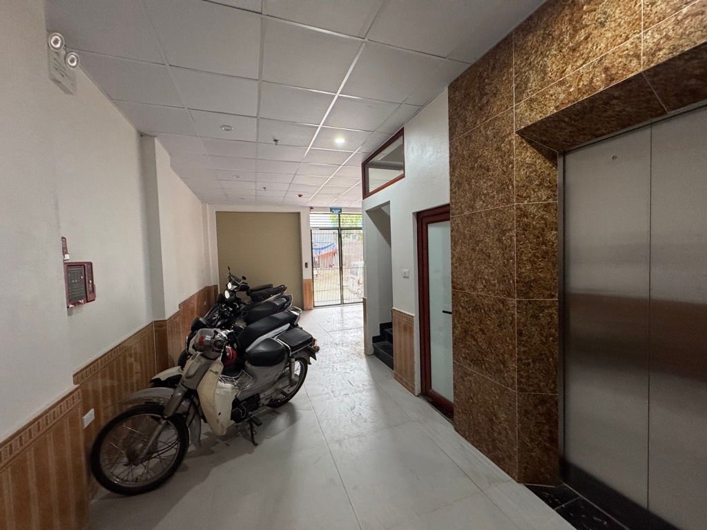 Nhà 7 tầng thang máy mặt phố, dòng tiền 50tr/tháng