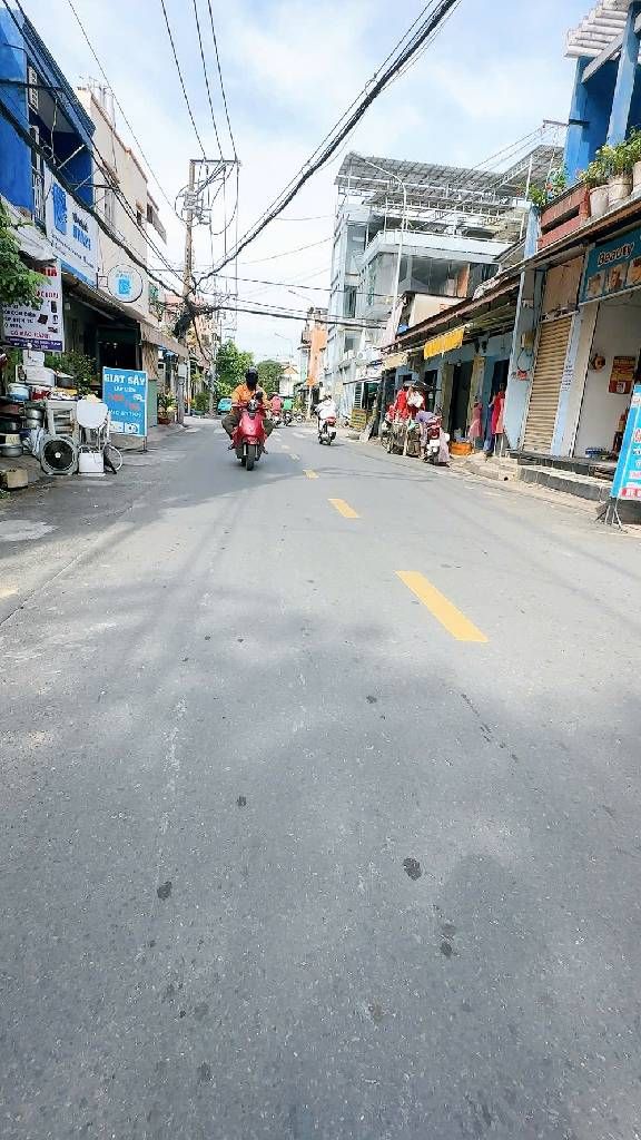 Bán nhà mặt tiền kinh doanh 4 tầng tại quận Tân Phú, giá 5.5 tỷ