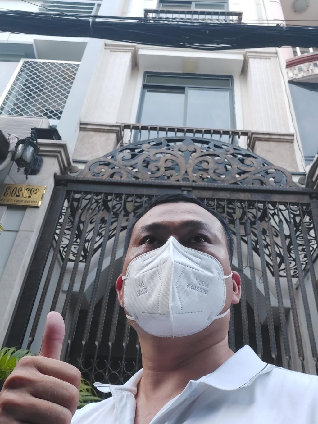 Nhà 4 tầng có thang máy ngay Quận 10 giá siêu tốt