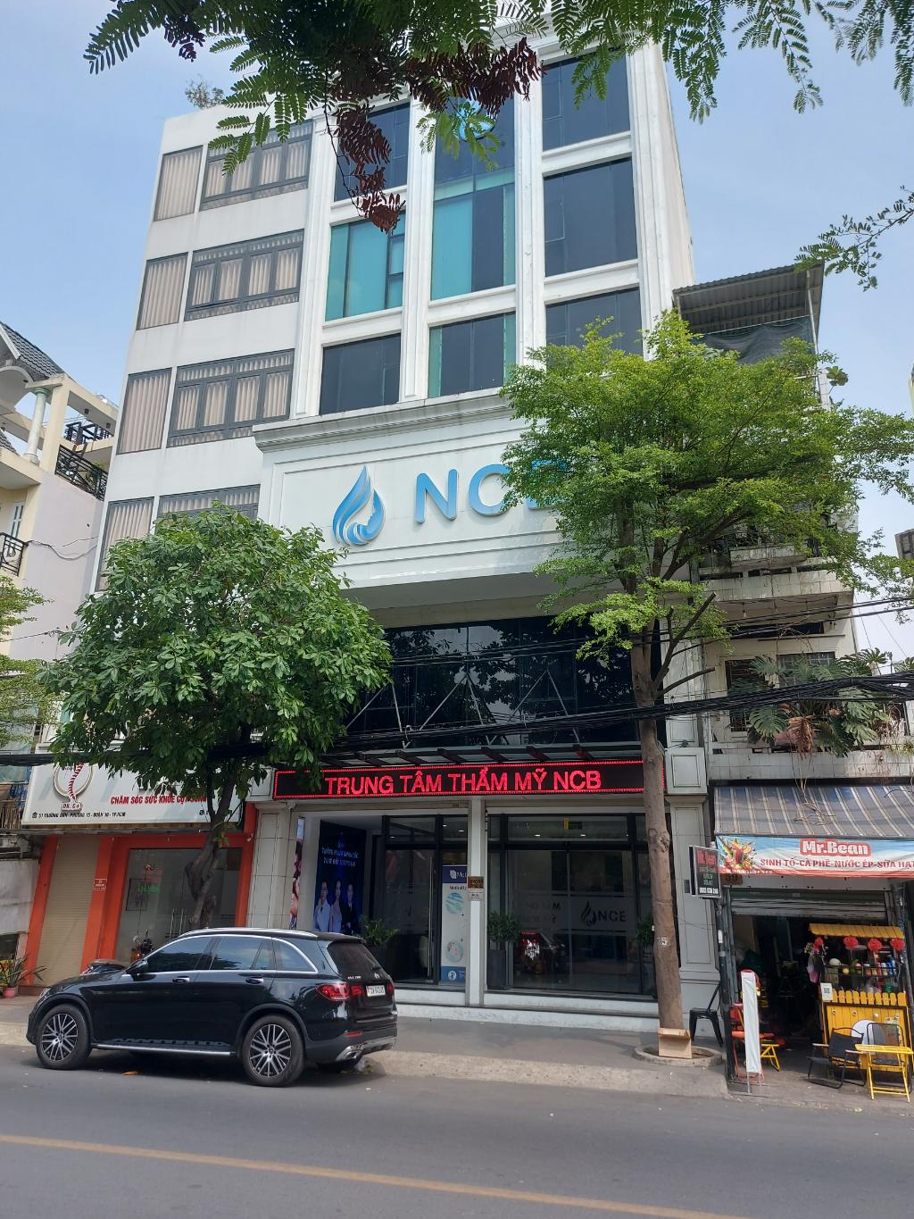 Nhà mặt phố Quận 10 gần công viên, 5 tầng tiện kinh doanh