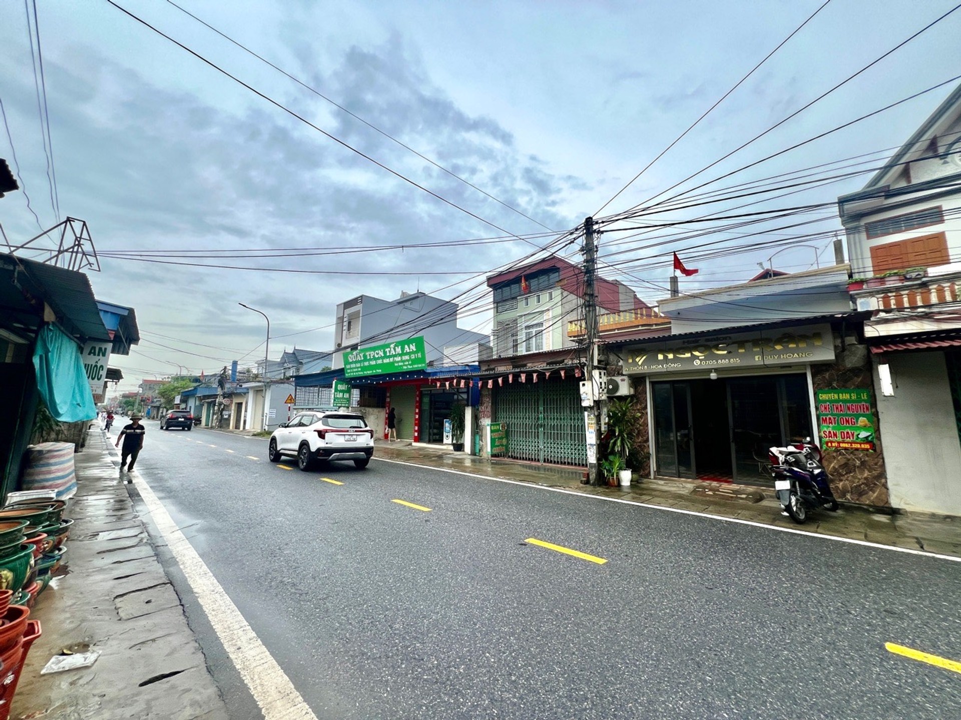 Nhà mặt phố đường 203 Hoa Động, vị trí kinh doanh đắc địa, sẵn sang có mặt tiền rộng 5m