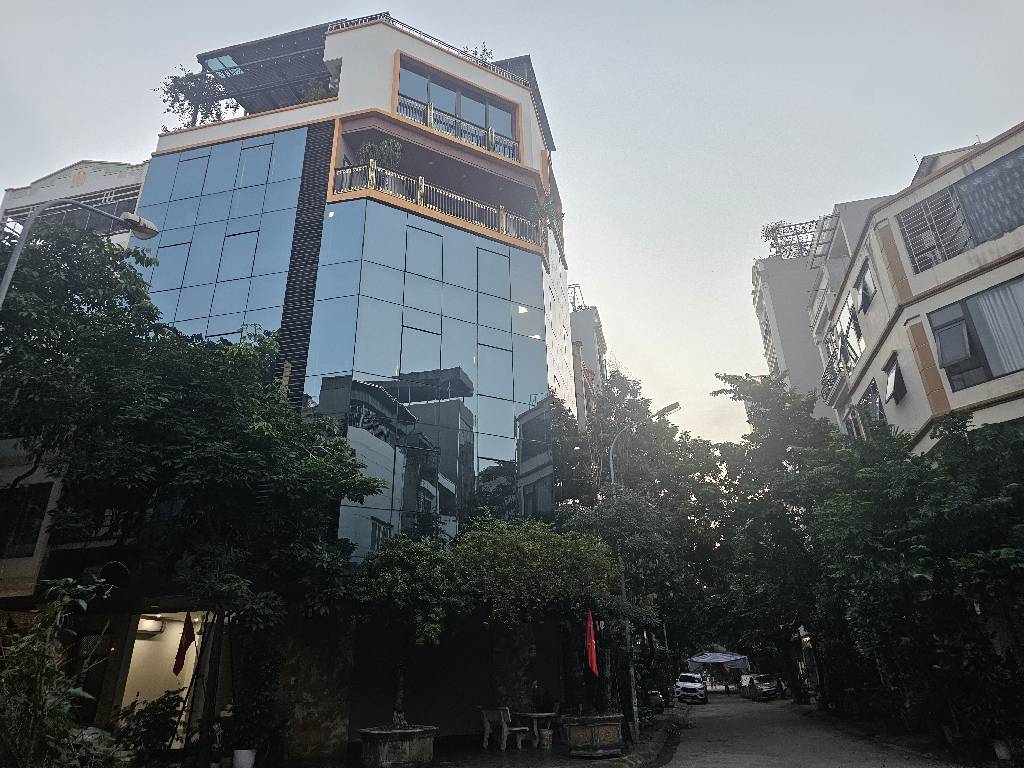 Biệt thự 7 tầng thang máy, vỉa hè rộng - Văn phòng cực chất