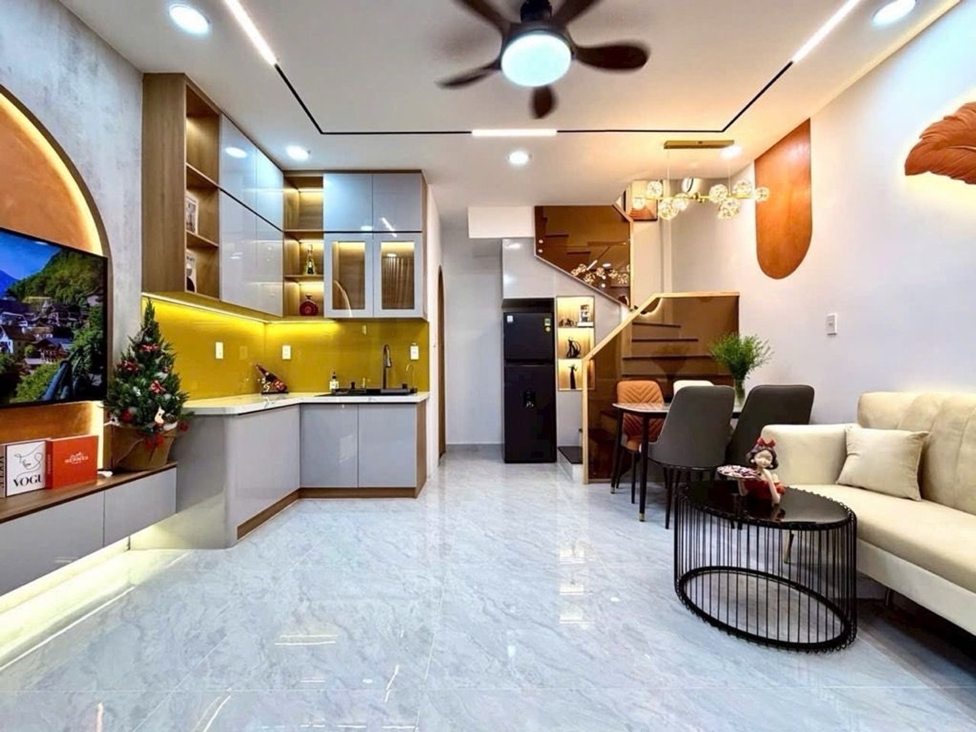 Cơ Hội Vàng Sở Hữu Nhà Ngay Ngã Tư Hàng Xanh, Bình Thạnh