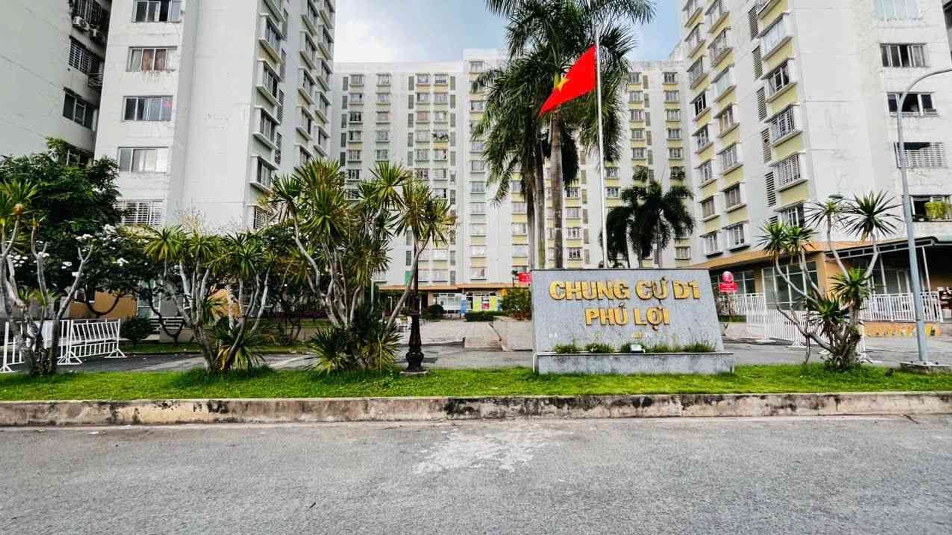Nhà phố mặt tiền rộng, tiện nghi đầy đủ tại Bình Đông, Q8