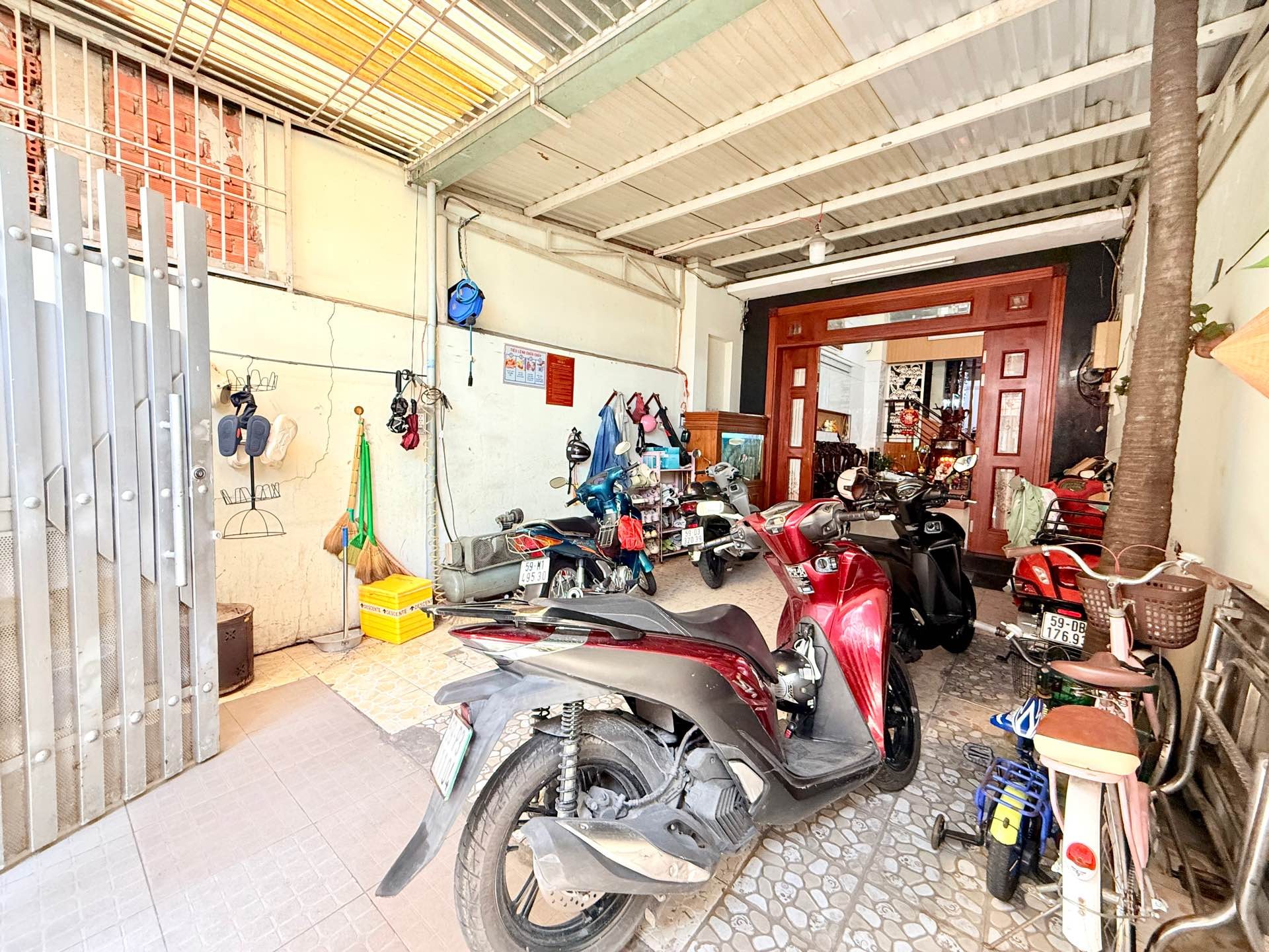 Nhà 4 tầng 5 phòng ngủ giá 11,3 tỷ tại quận Tân Phú