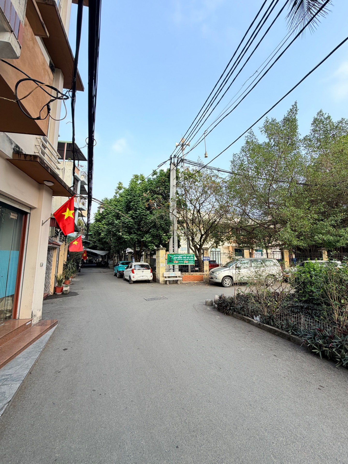 Lô góc 2 mặt thoáng gần phố, kinh doanh sầm uất