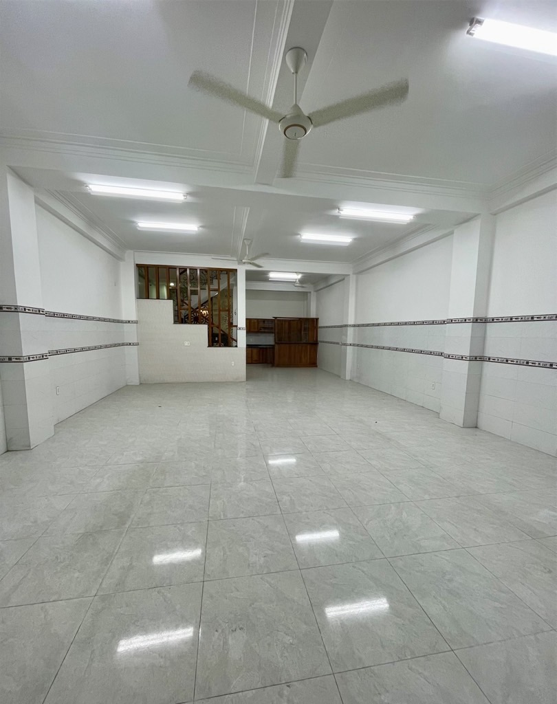 Nhà 4 tầng 122m2 tại Phú Thạnh, thích hợp làm công ty hoặc CHDV