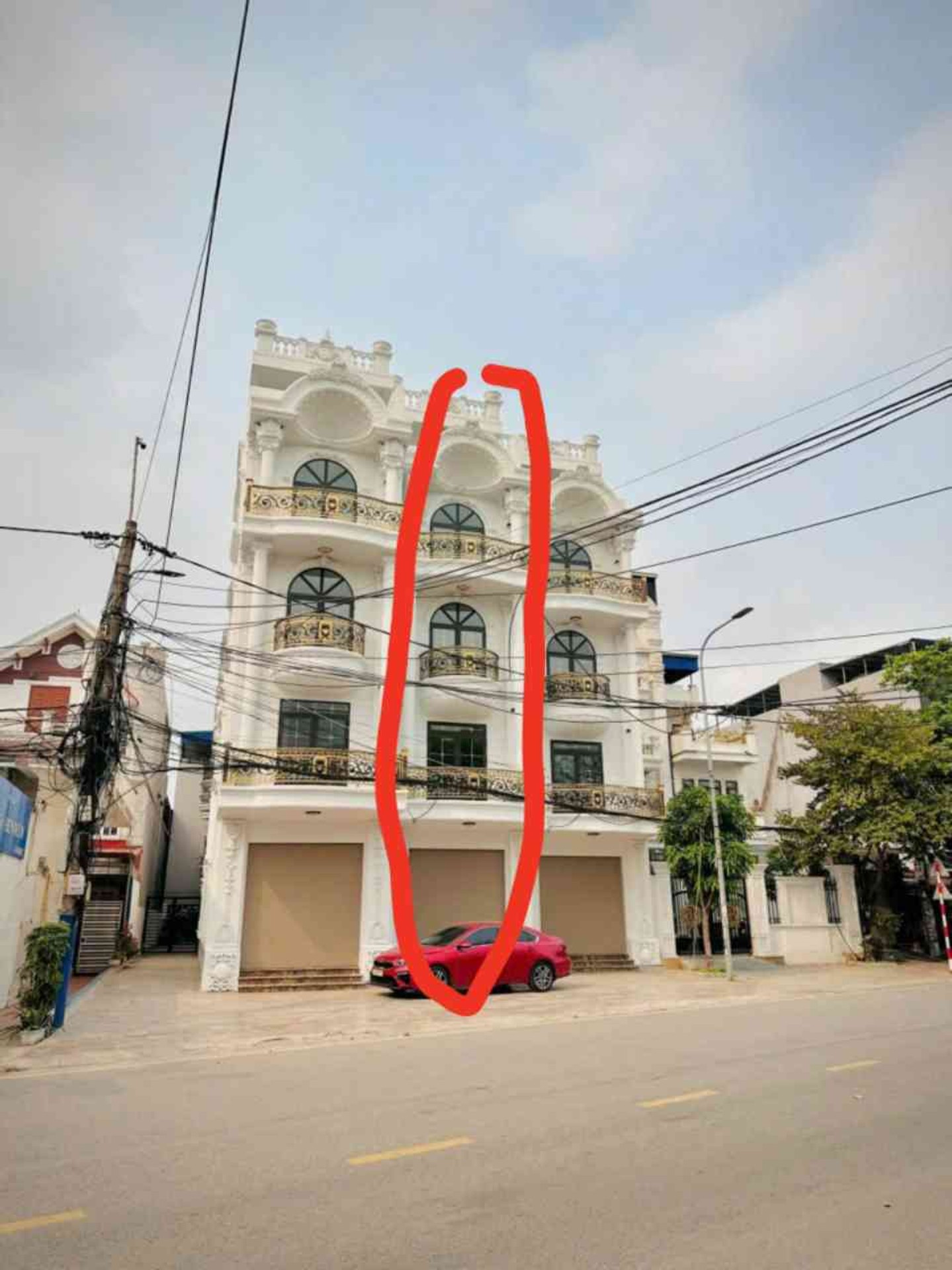 Nhà mặt phố hiện đại 5 tầng tại Ngô Gia Tự, Hải An với thang máy tiện nghi