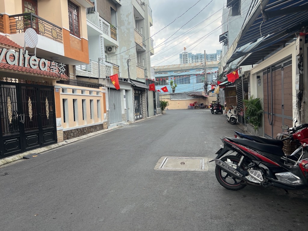 Nhà 3 tầng bán gấp, mặt tiền hẻm Lê Văn Lương, gần cầu Kinh tẻ, Cầu Nguyễn Khoái, lotte Q7