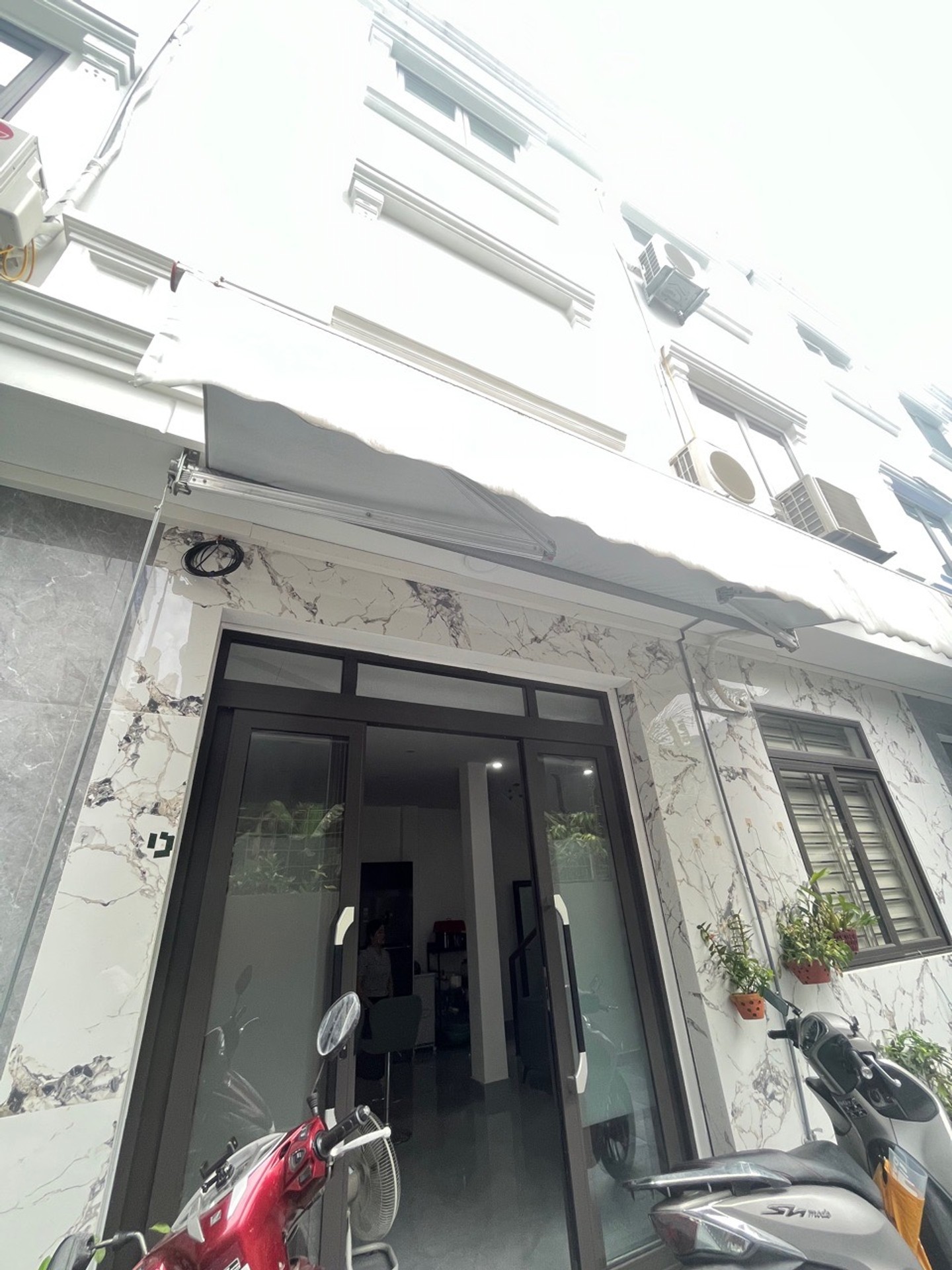 Nhà phố 3 tầng mặt tiền rộng tại Khúc Hạo gần Aeon Mall và trung tâm hành chính