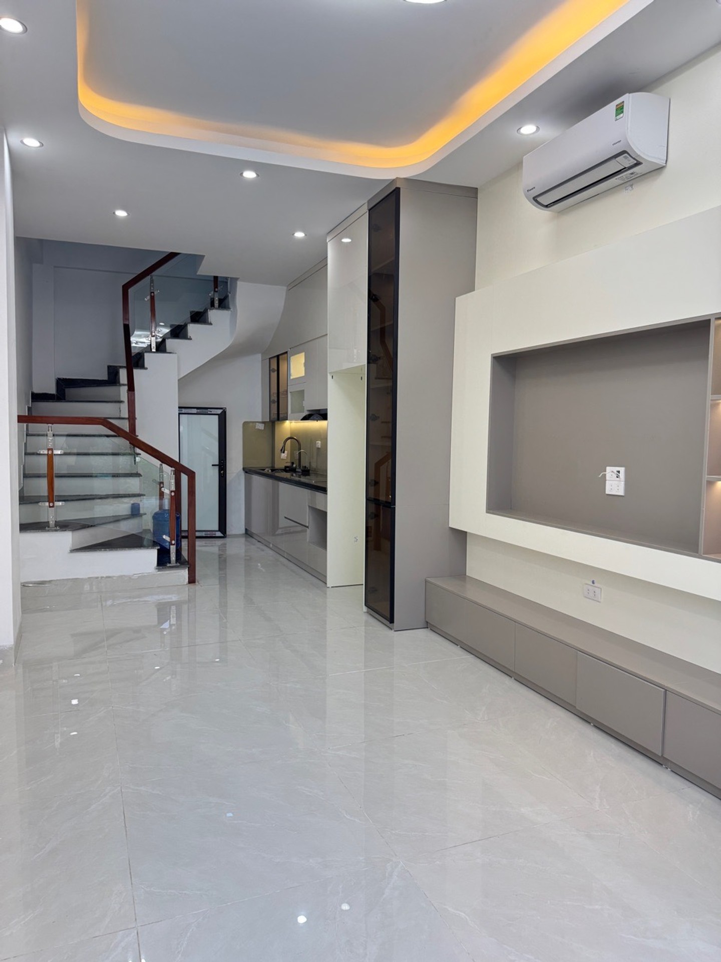 Bán nhà mới keng 5 tầng full nội thất tại Phúc Lợi,Long Biên, giá chỉ hơn 7 tỷ ( có thương lượng)