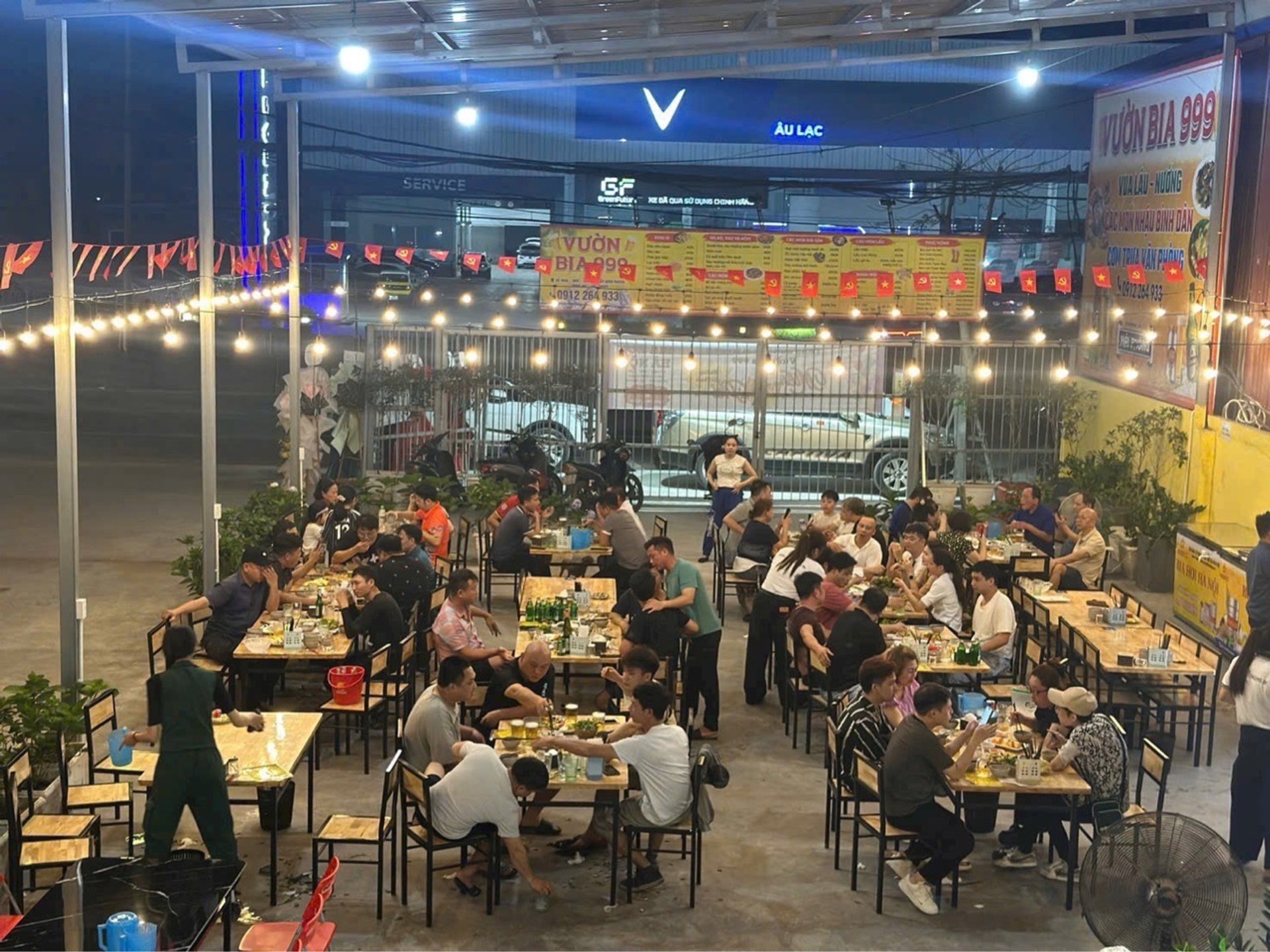 Siêu phẩm nhà mặt phố hai mặt tiền rộng rãi tại khu vực phát triển sầm uất