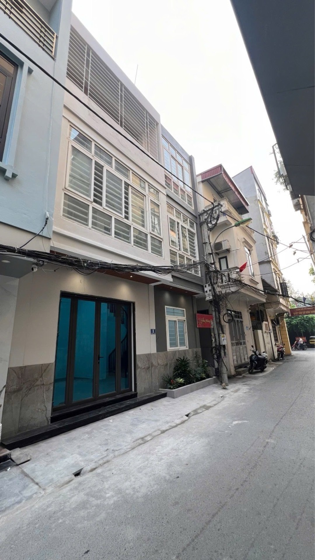Nhà mặt phố lô góc, ô tô tránh, kinh doanh đỉnh ở trung tâm