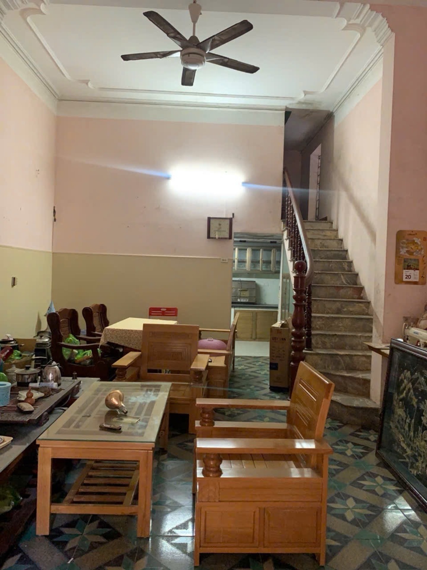 Nhà dân xây 3 tầng ôtô đỗ cửa, mặt ngõ 261 Trần Nguyên Hãn