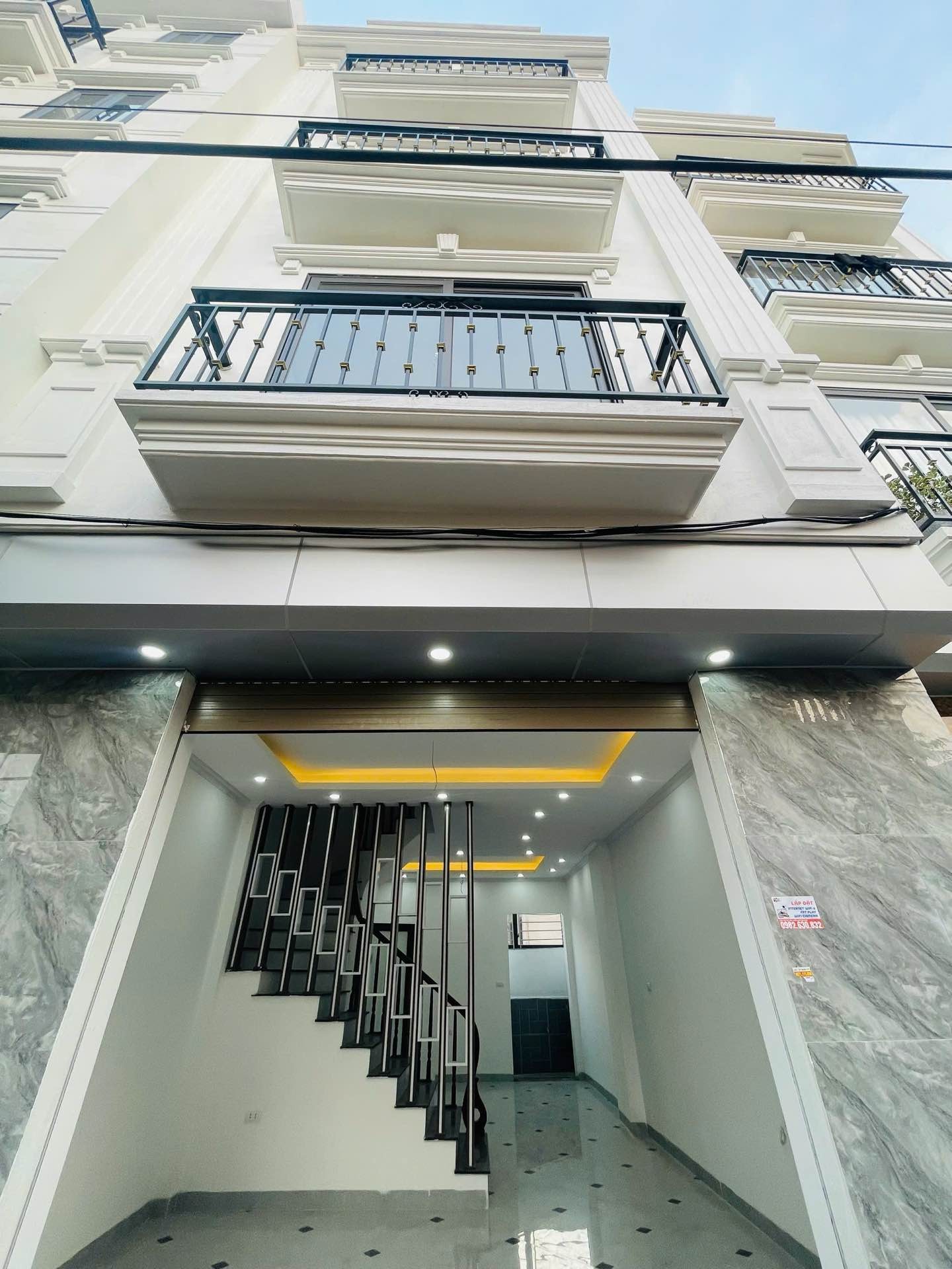 Bán nhà riêng 4 tầng x 40m2 tại trung tâm Tiền Yên với ô tô đỗ cửa,