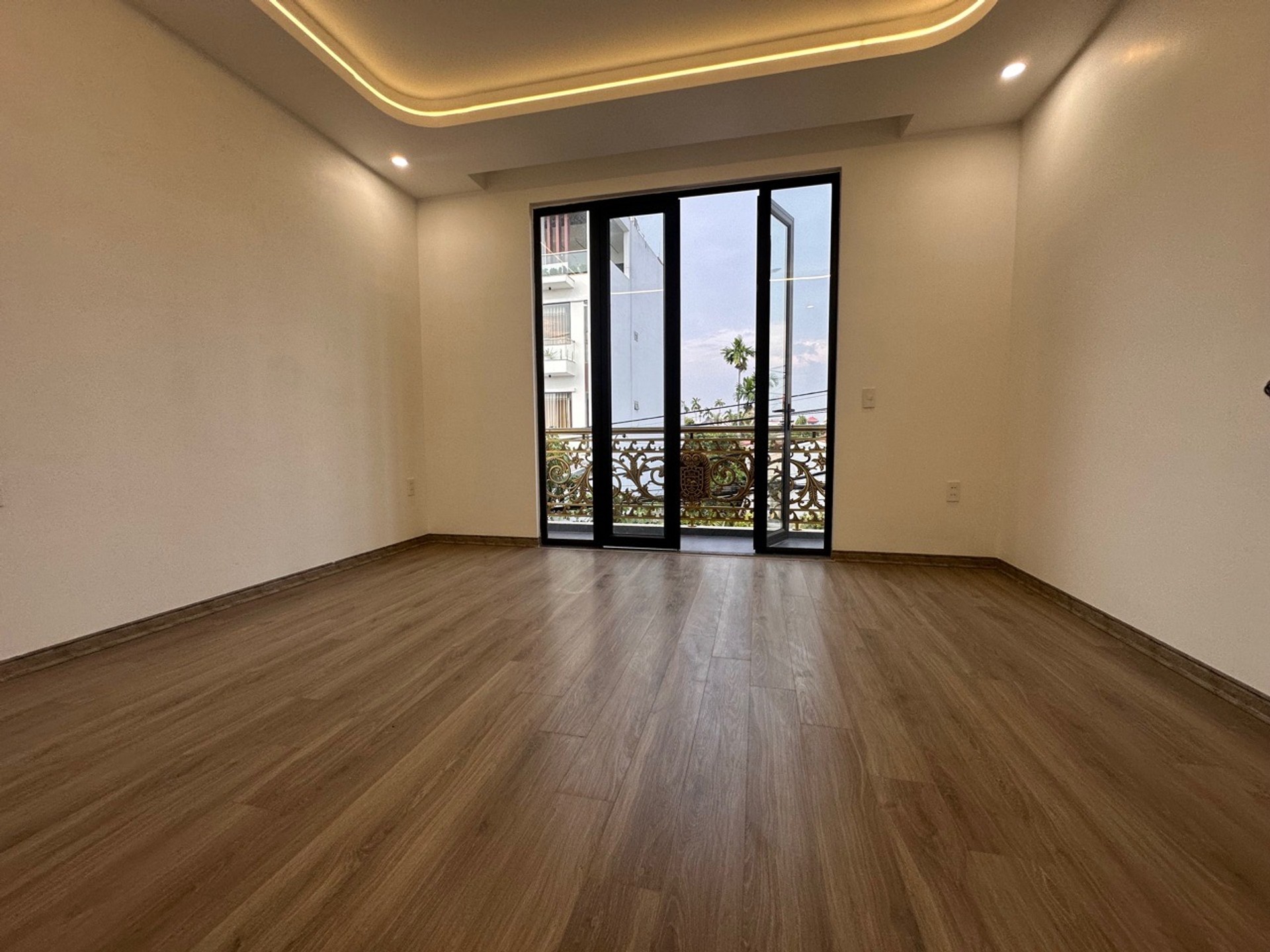 Nhà mặt phố Nam Hưng, Nam Hải 4 tầng thiết kế hiện đại, vị trí kinh doanh đắc địa