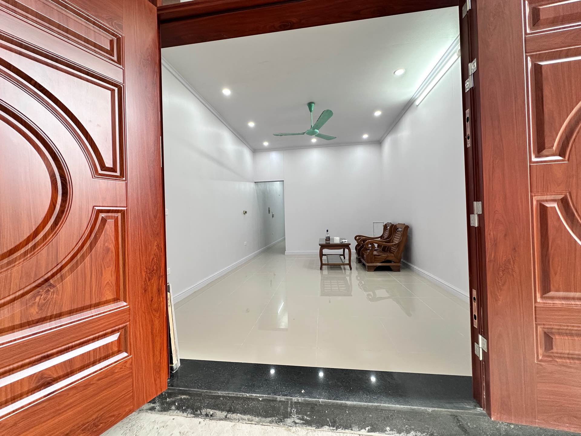 NHÀ SẴN Ở LUÔN - NGÕ XE BA GÁC - CỔ NHUẾ,NGÕ NÔNG THẲNG GẦN MẶT PHỐ - GẦN CHỢ