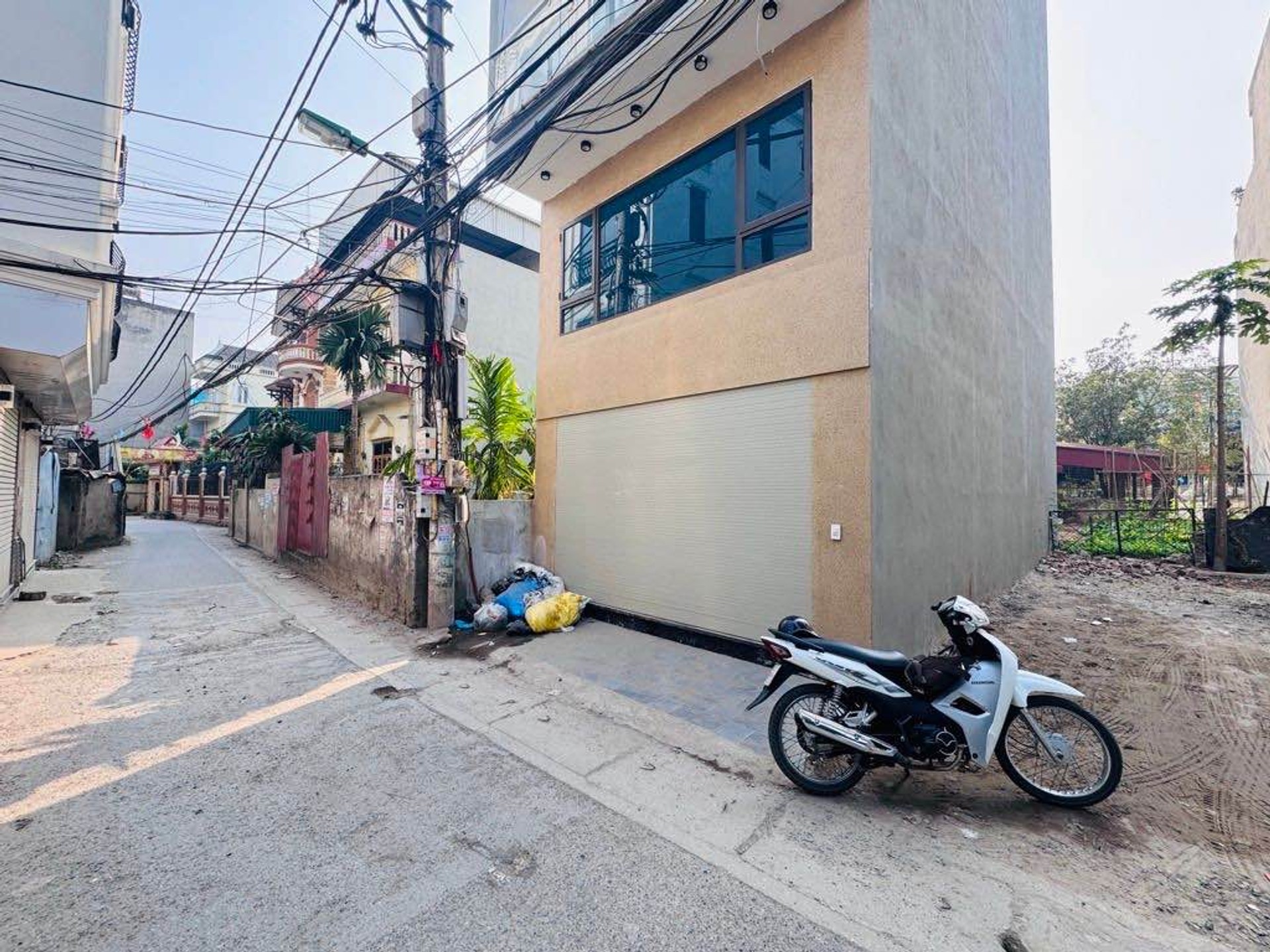 Nhà Mặt Phố Lô Góc Kinh Doanh Đỉnh Sát Chợ Nghĩa Lộ