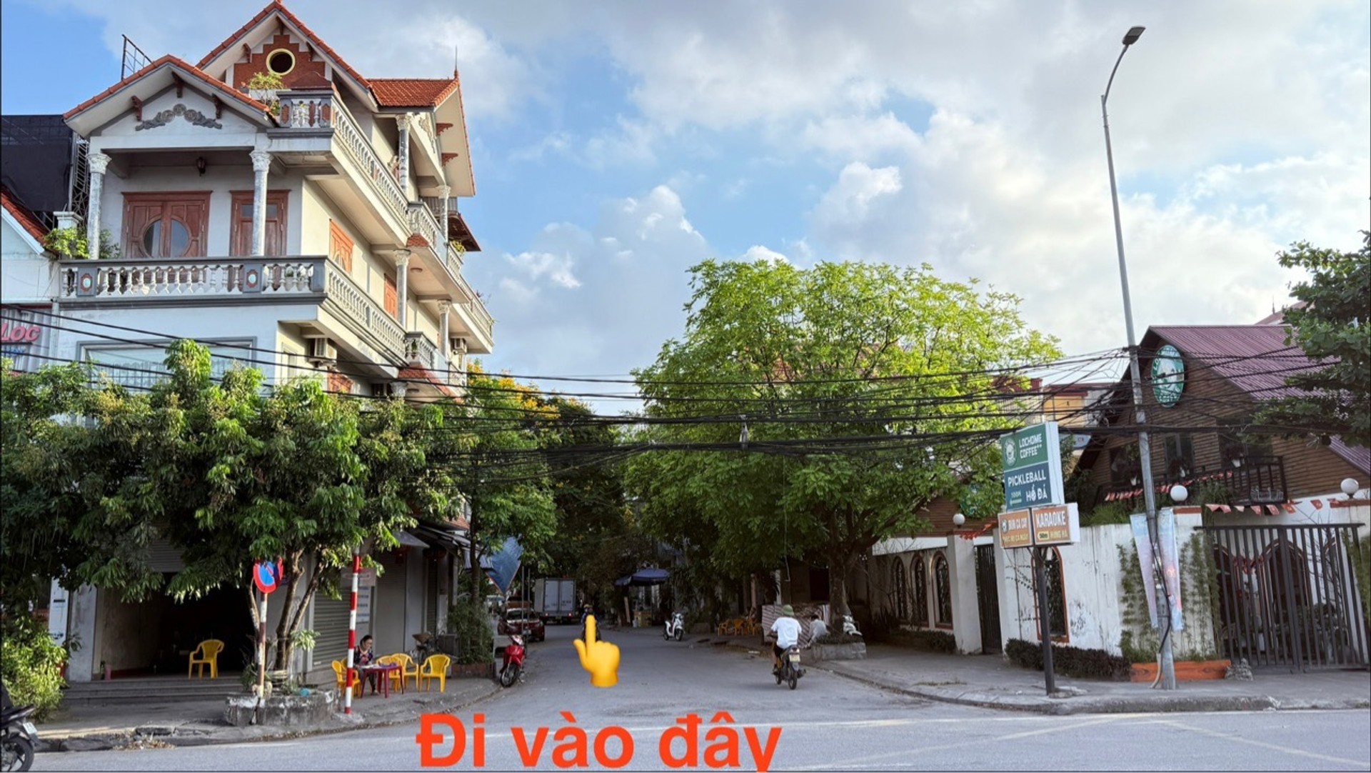 Nhà phân lô ô tô đỗ cửa, thiết kế sang trọng, vị trí thuận tiện tại khu Tái định cư Hồ Đá