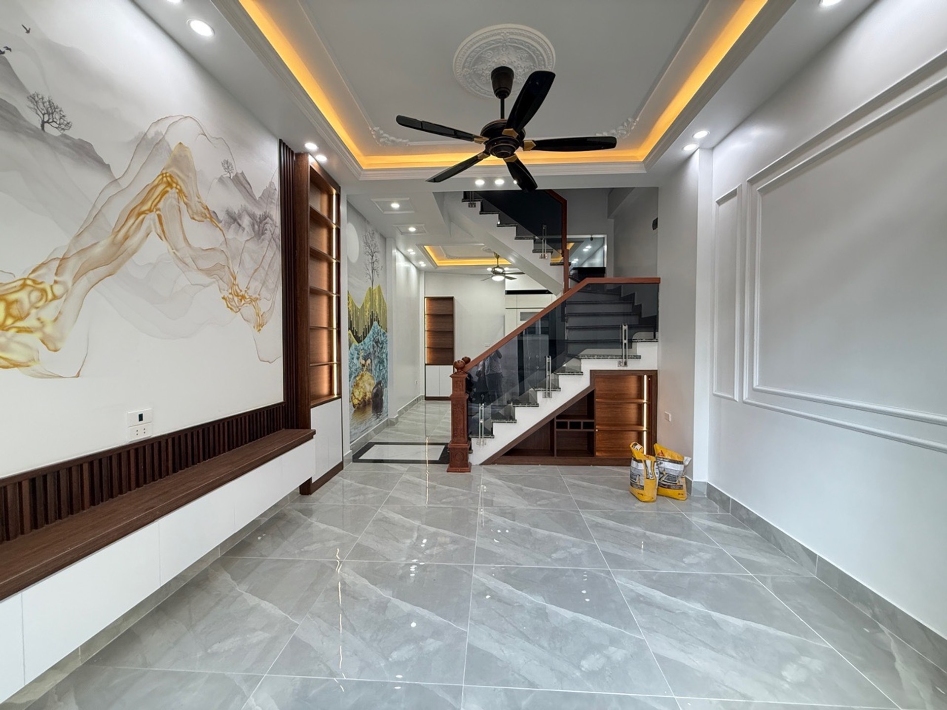 Nhà 4 tầng mặt ngõ Đông Trung Hành, diện tích 40m², thiết kế hợp lý