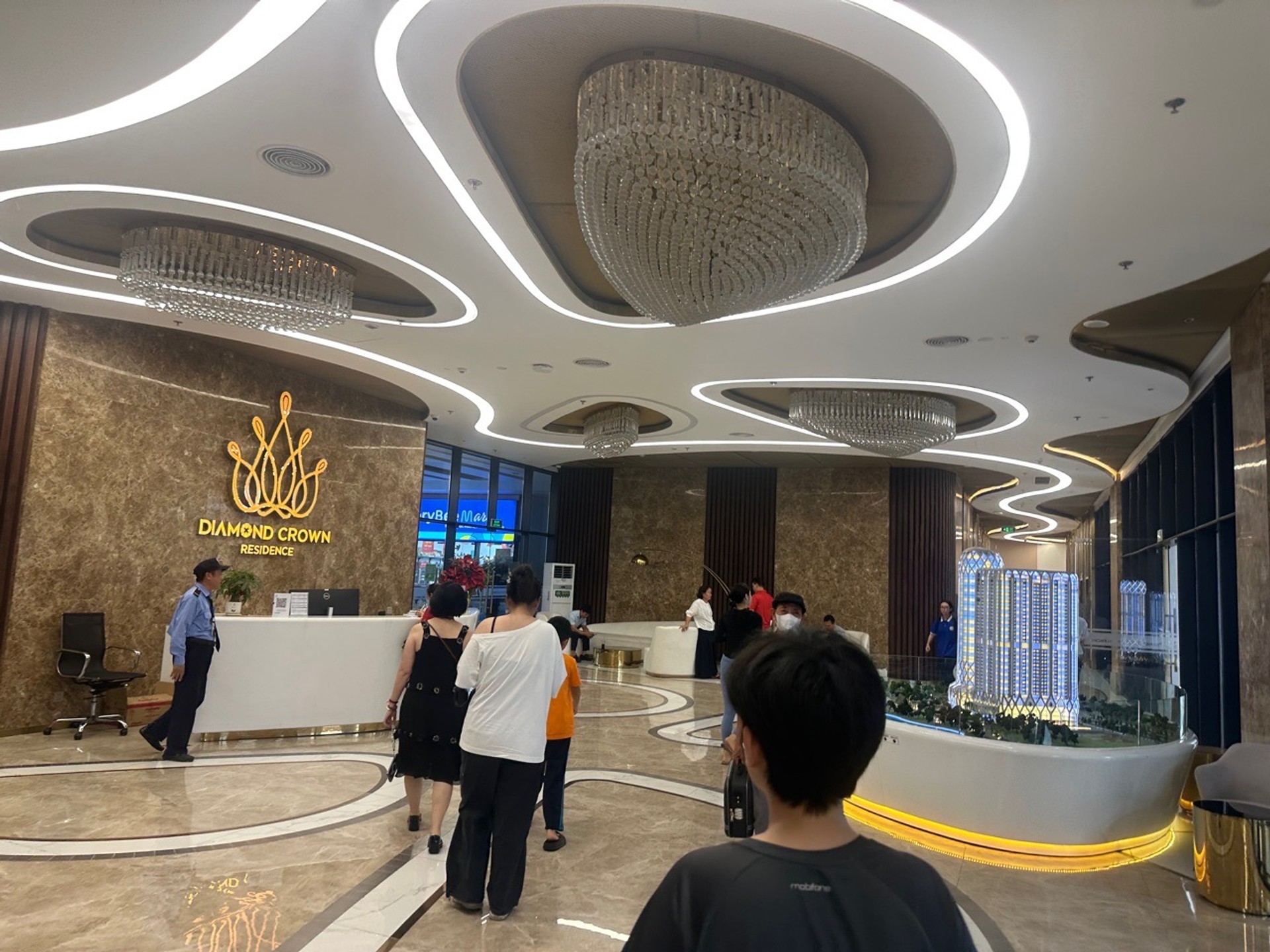 Bán căn hộ góc cửa sổ toàn cảnh tại Diamond Crown Lê Hồng Phong