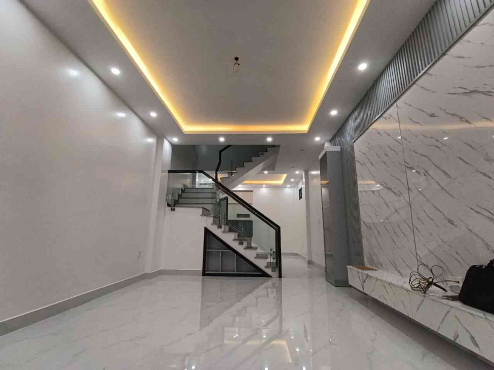 Nhà riêng 3 tầng tân cổ điển tại quận Khánh Thịnh, kết cấu xây móng khung cột độc lập
