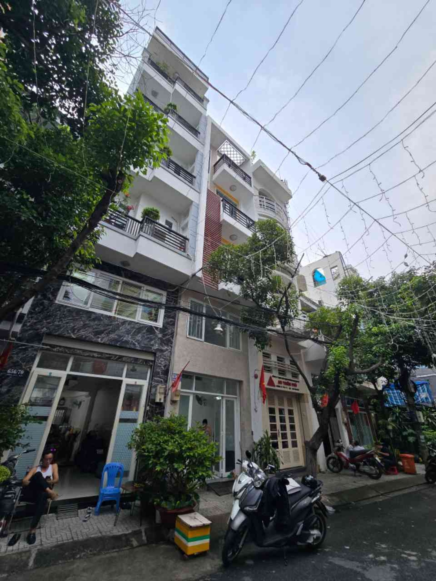 Nhà riêng 5 tầng vị trí thuận tiện tại quận nội thành, phù hợp đa dạng mục đích sử dụng
