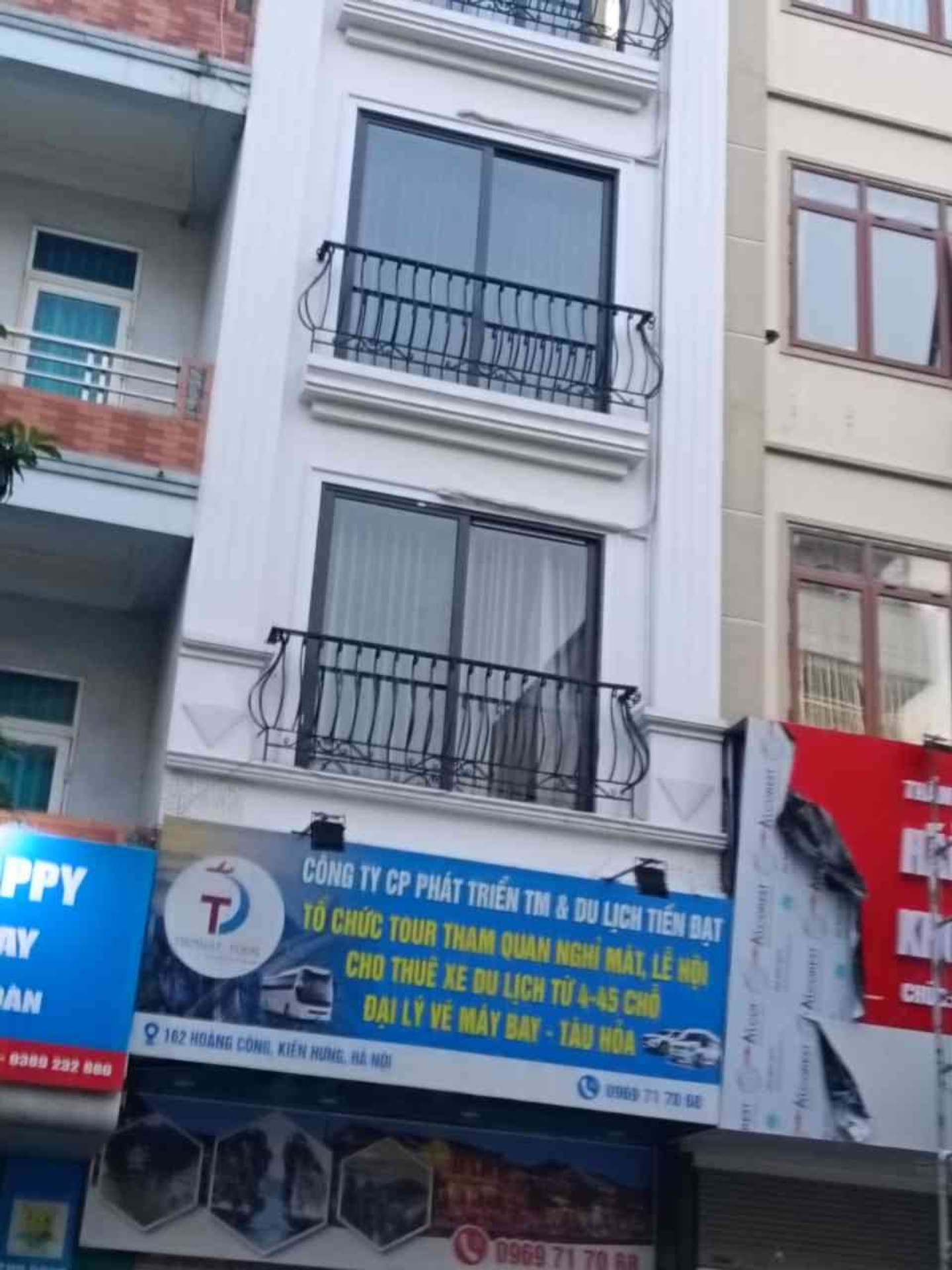 Nhà mặt phố kinh doanh sầm uất gần Mậu Lương, thang máy tiện nghi
