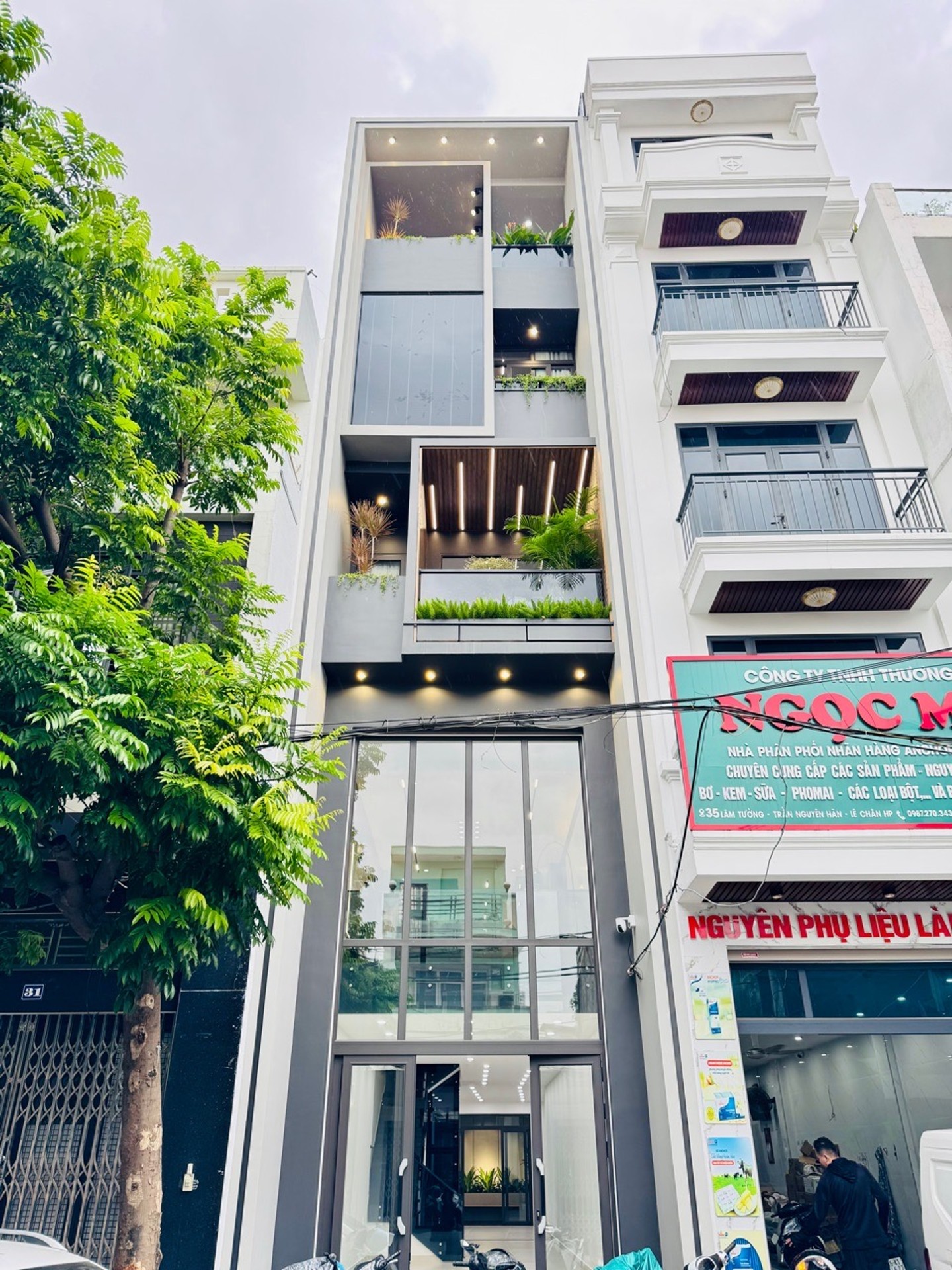 Nhà mặt phố 5 tầng kiên cố với thang máy, nội thất đầy đủ tại phường Lâm Tường