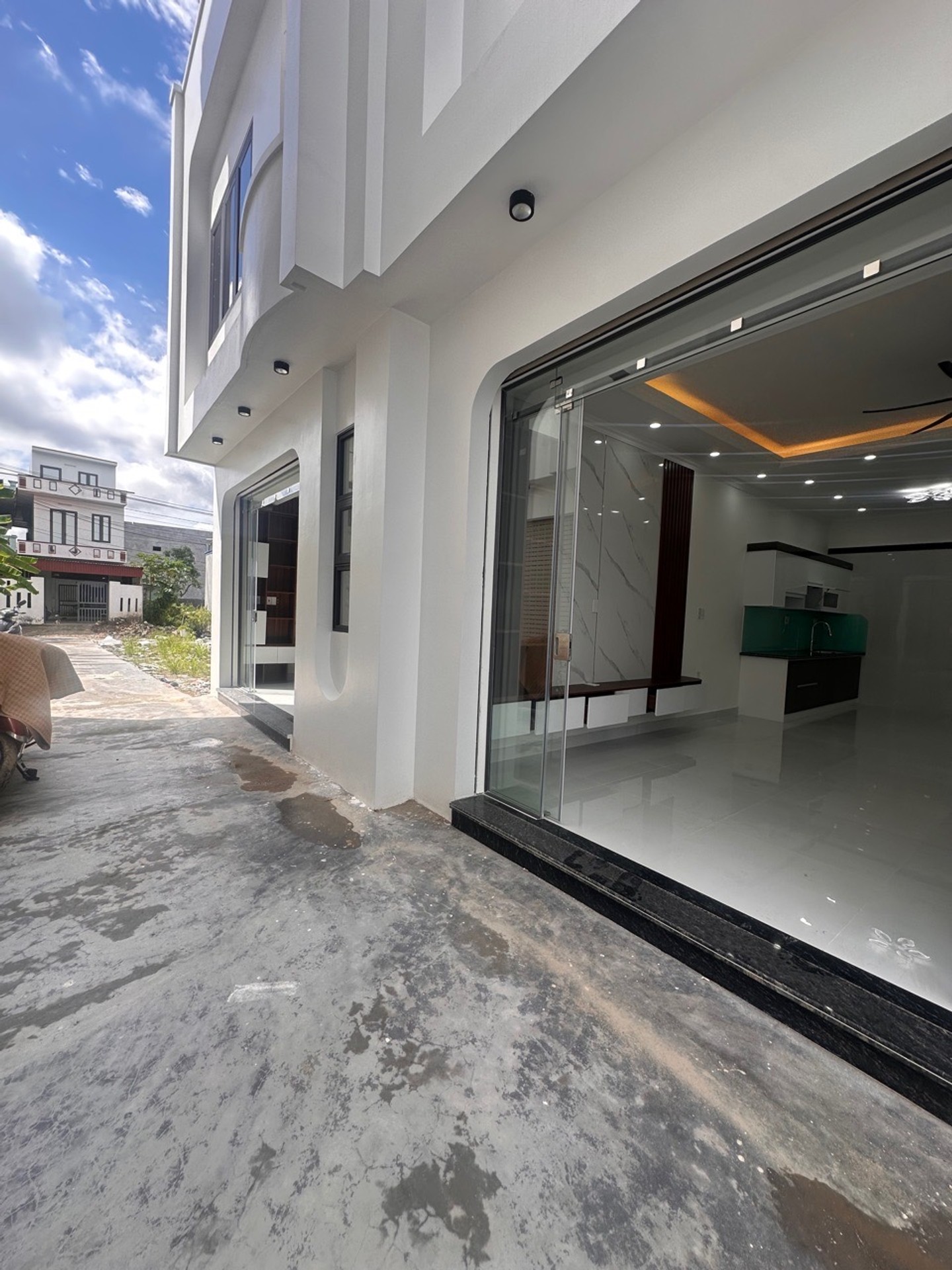 Nhà riêng 3 tầng trung tâm phường Dương Kinh, ô tô đỗ cửa, mặt đường ô tô tránh