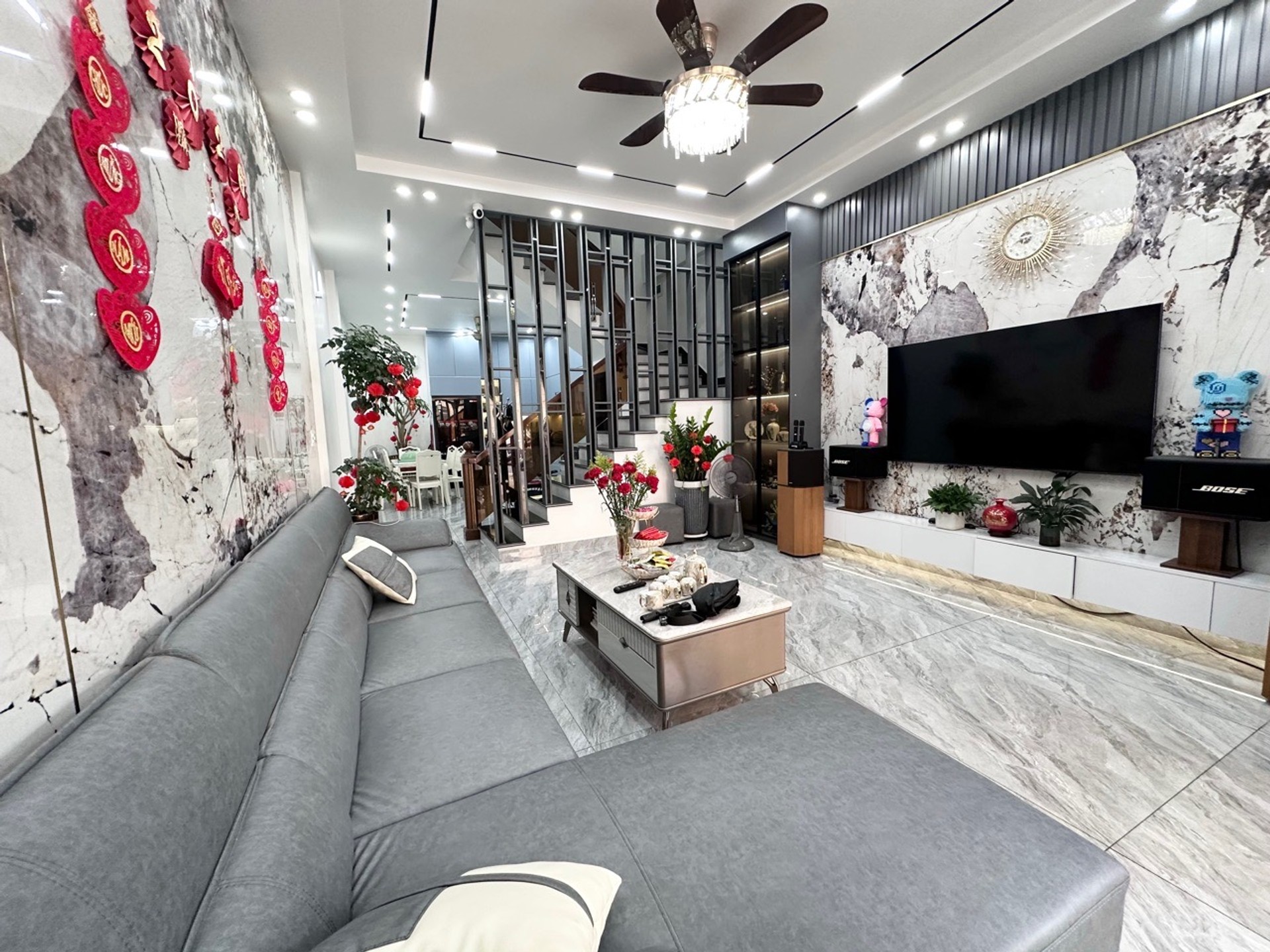 Nhà 4 tầng hướng Đông Nam tại trung tâm Sở Dầu, khu dân trí cao