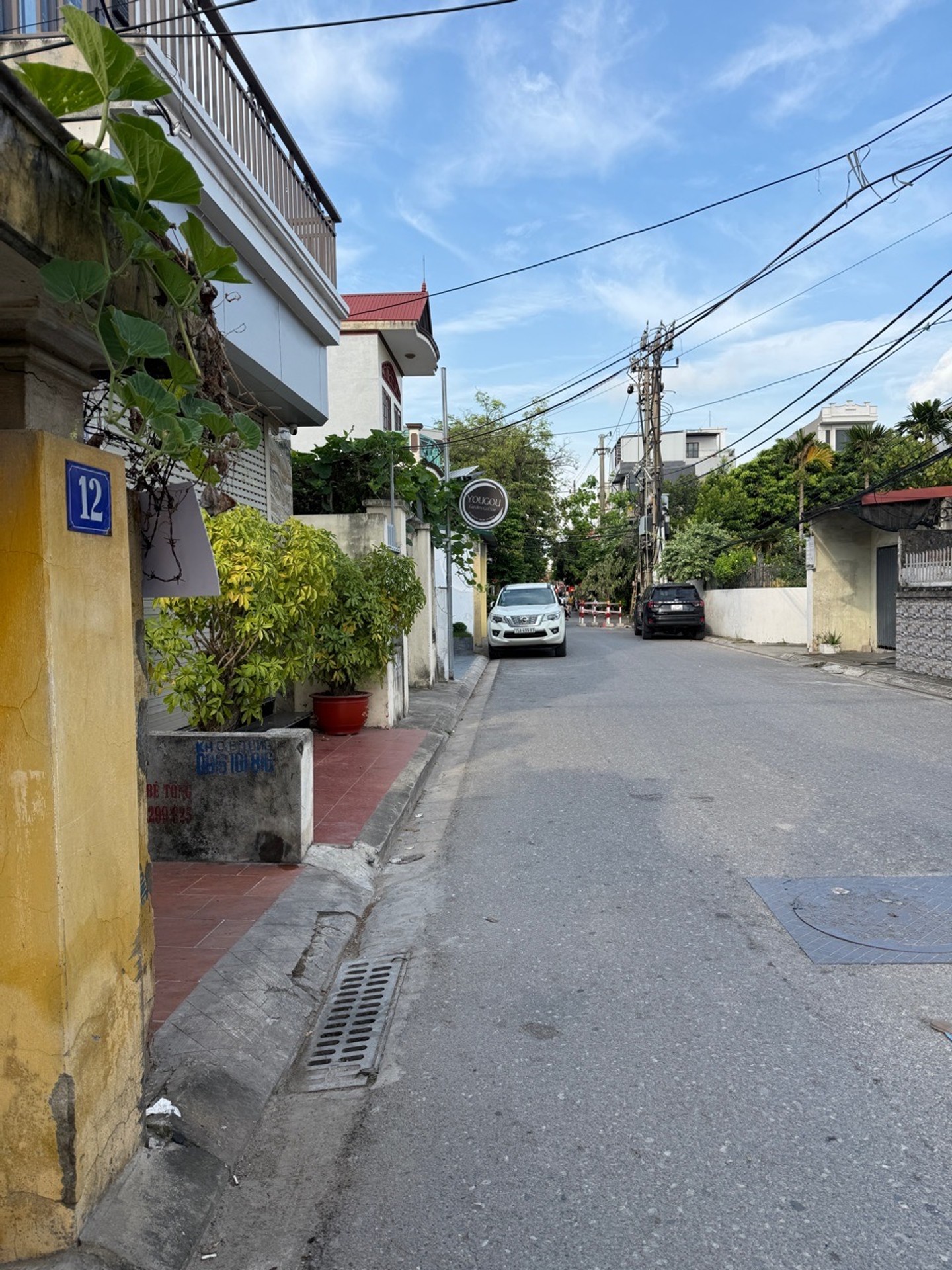 Nhà riêng 3 tầng thiết kế khoa học, gần phố Đông An