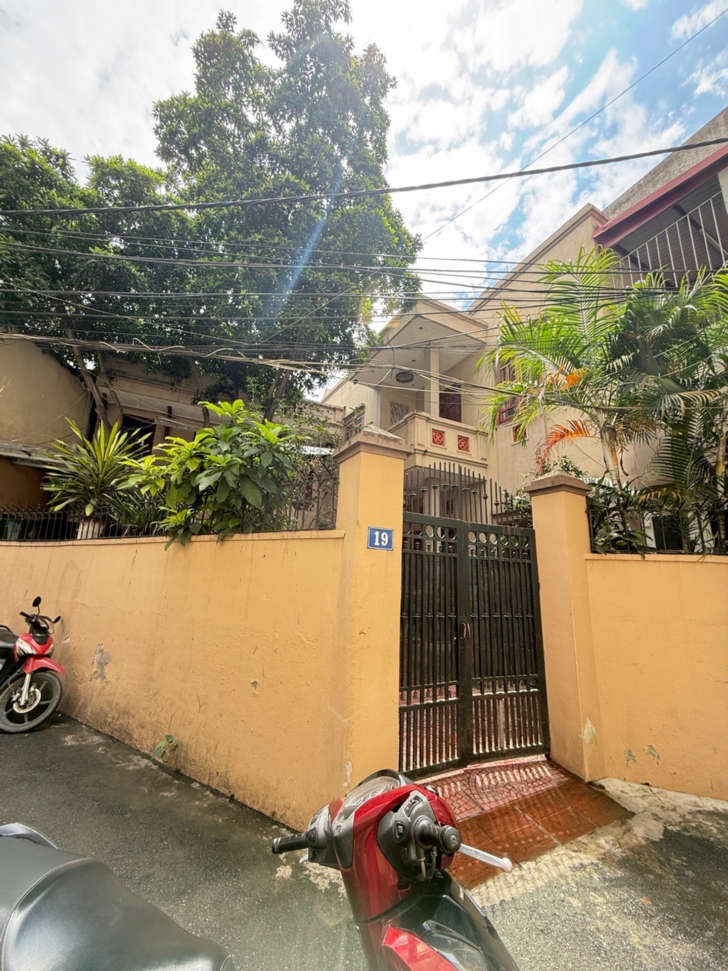Nhà 2 tầng siêu đẹp gần phố lụa Vạn Phúc, giá sốc giảm ngay 400 triệu