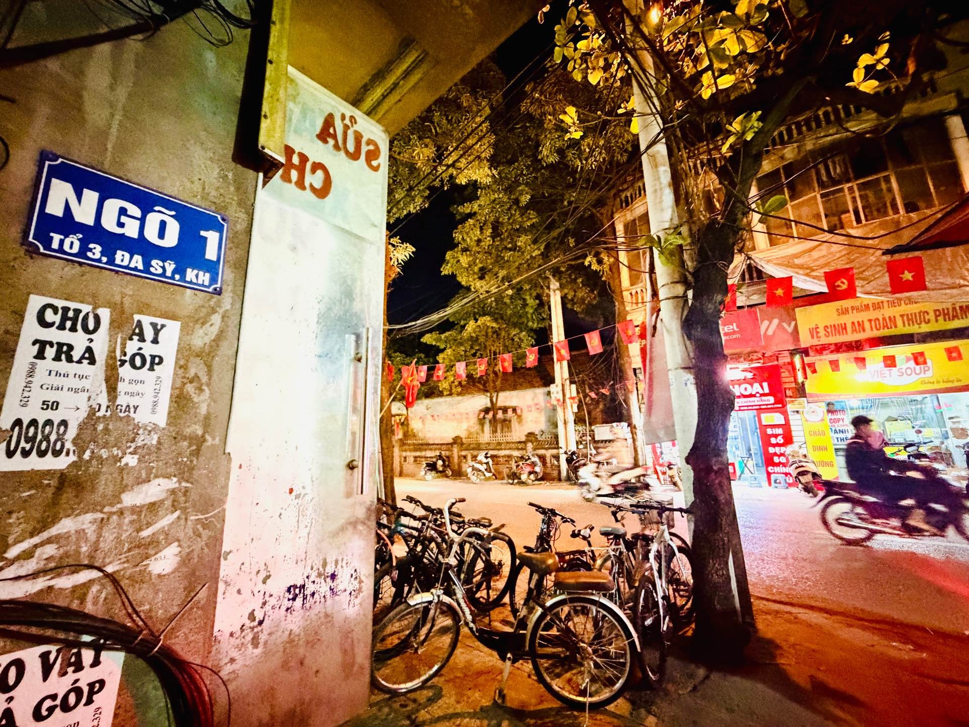 Nhà góc 3 mặt thoáng, ô tô tránh, đồ xịn ngay trung tâm Đa Sỹ
