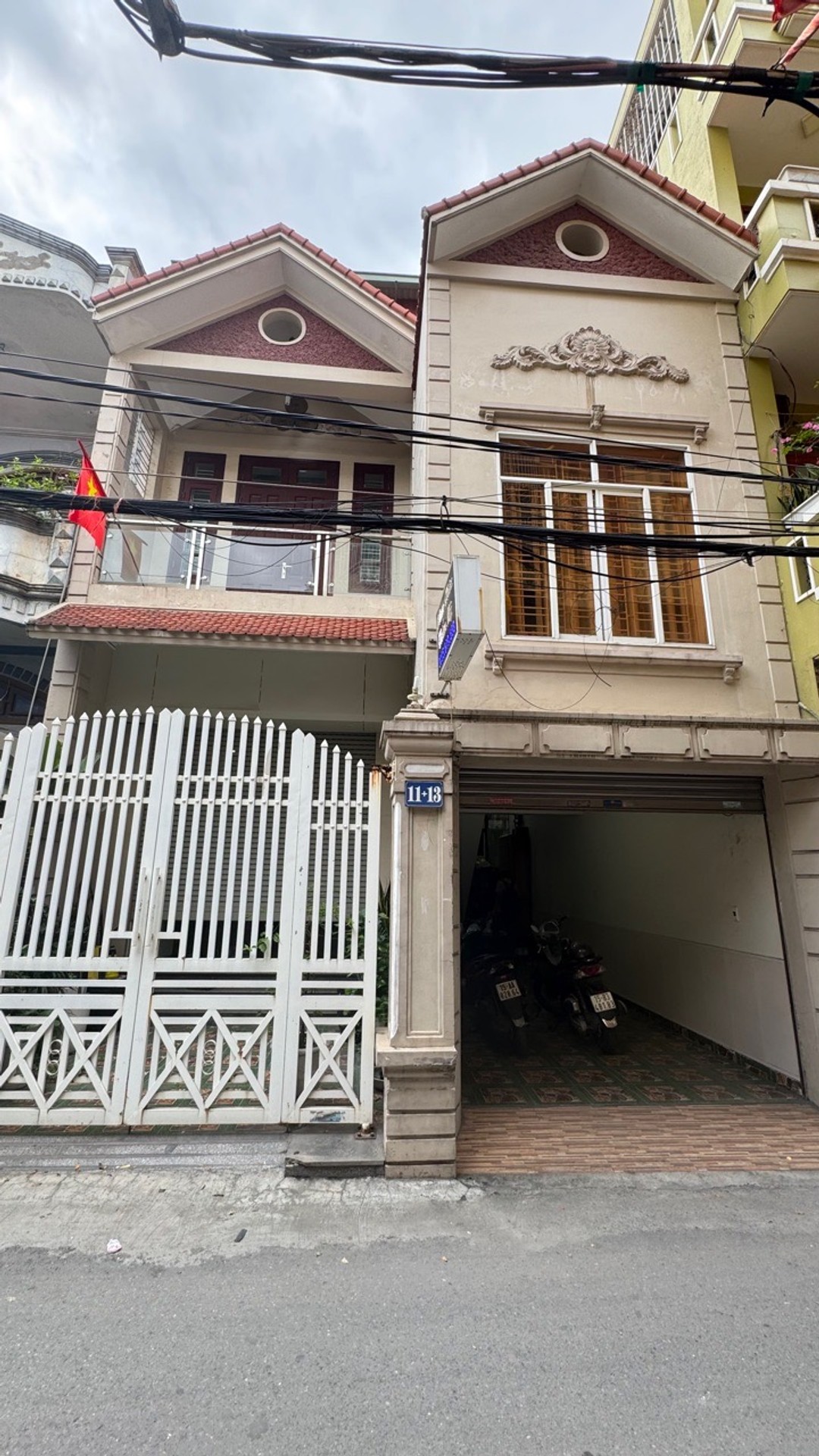 Nhà riêng 3 tầng kiên cố với thiết kế hiện đại tại khu vực phường thuận tiện