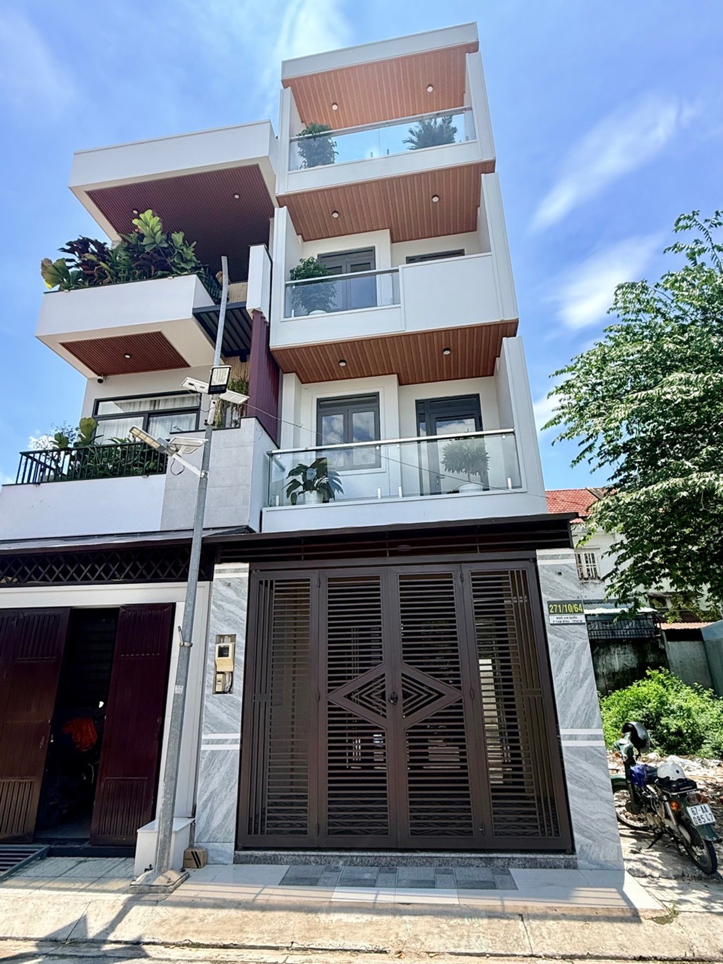 Bán nhà riêng 4 tầng tại phường Hiệp Bình Phước, diện tích 64.9m², hẻm ô tô 8m