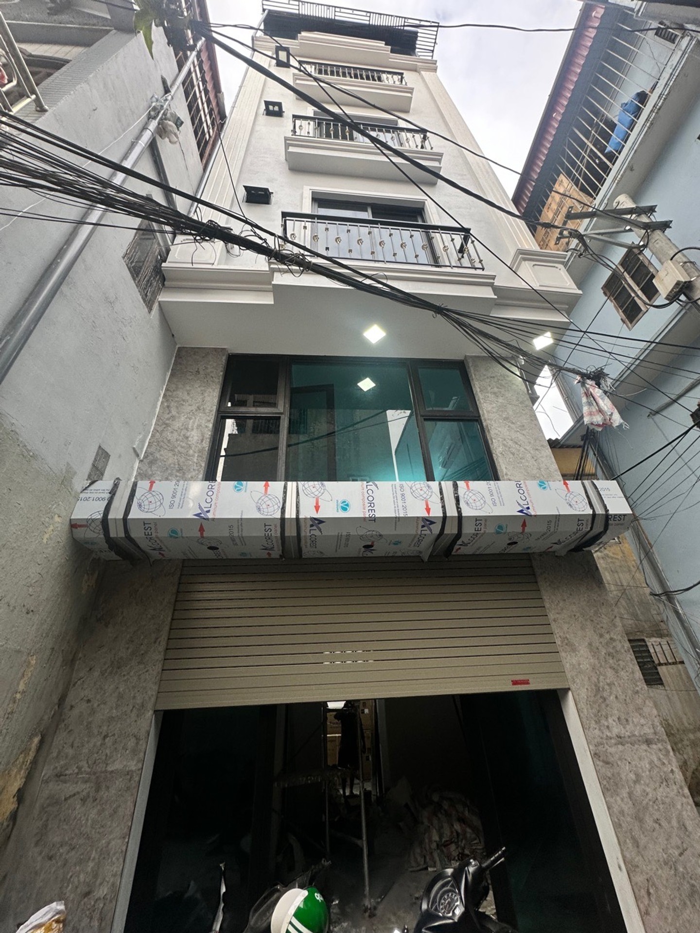 Nhà lô góc 7 tầng thang máy, gần phố chính Quang Trung