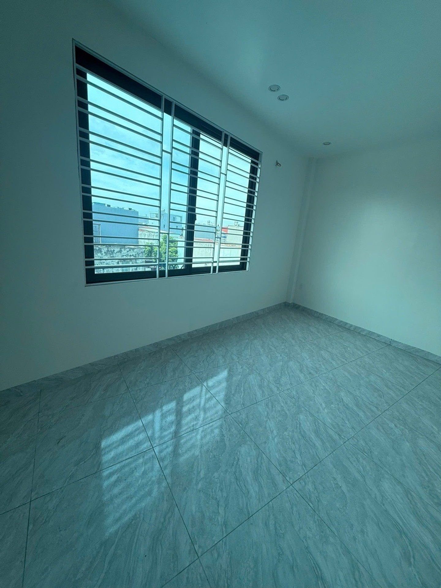Nhà riêng 4 tầng 4 phòng ngủ tại Kiến An, Hải Phòng, thiết kế hiện đại, ngõ thông thuận tiện