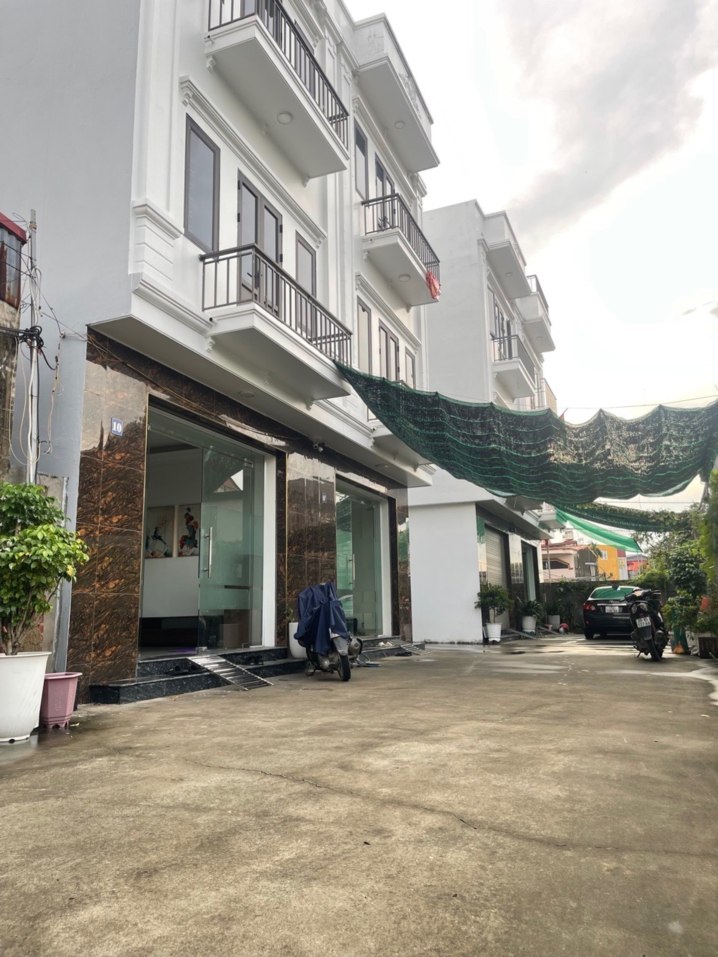Nhà góc 2 mặt thoáng, ô tô đỗ cửa tại Trà Khê, thiết kế hiện đại 3,5 tầng