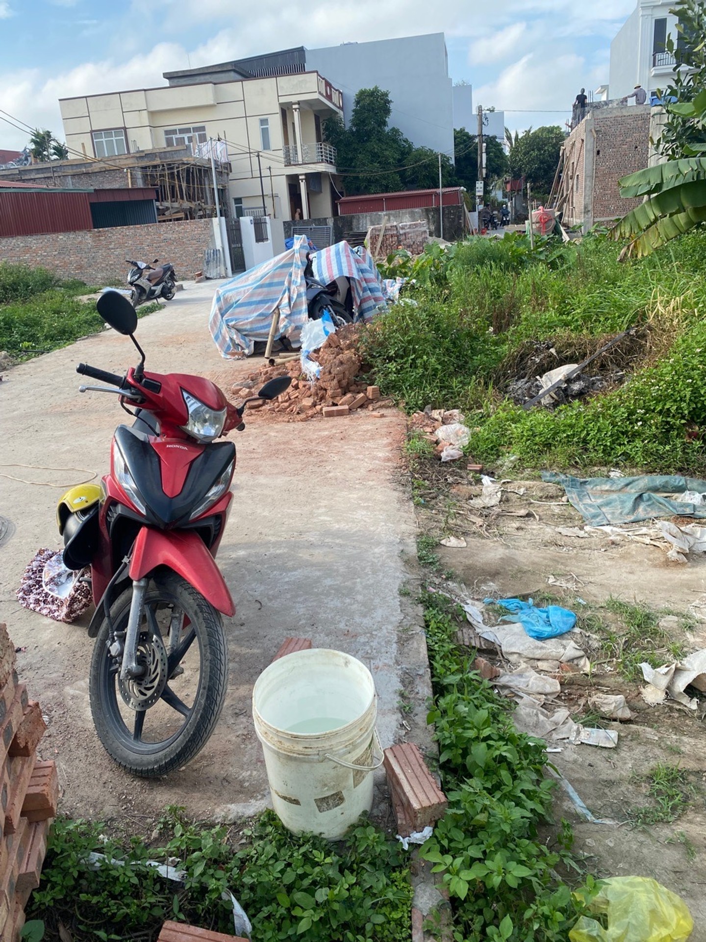 Nhà 3 tầng vừa xây, không gian thoáng mát, ngõ ô tô riêng tại xã An Đồng