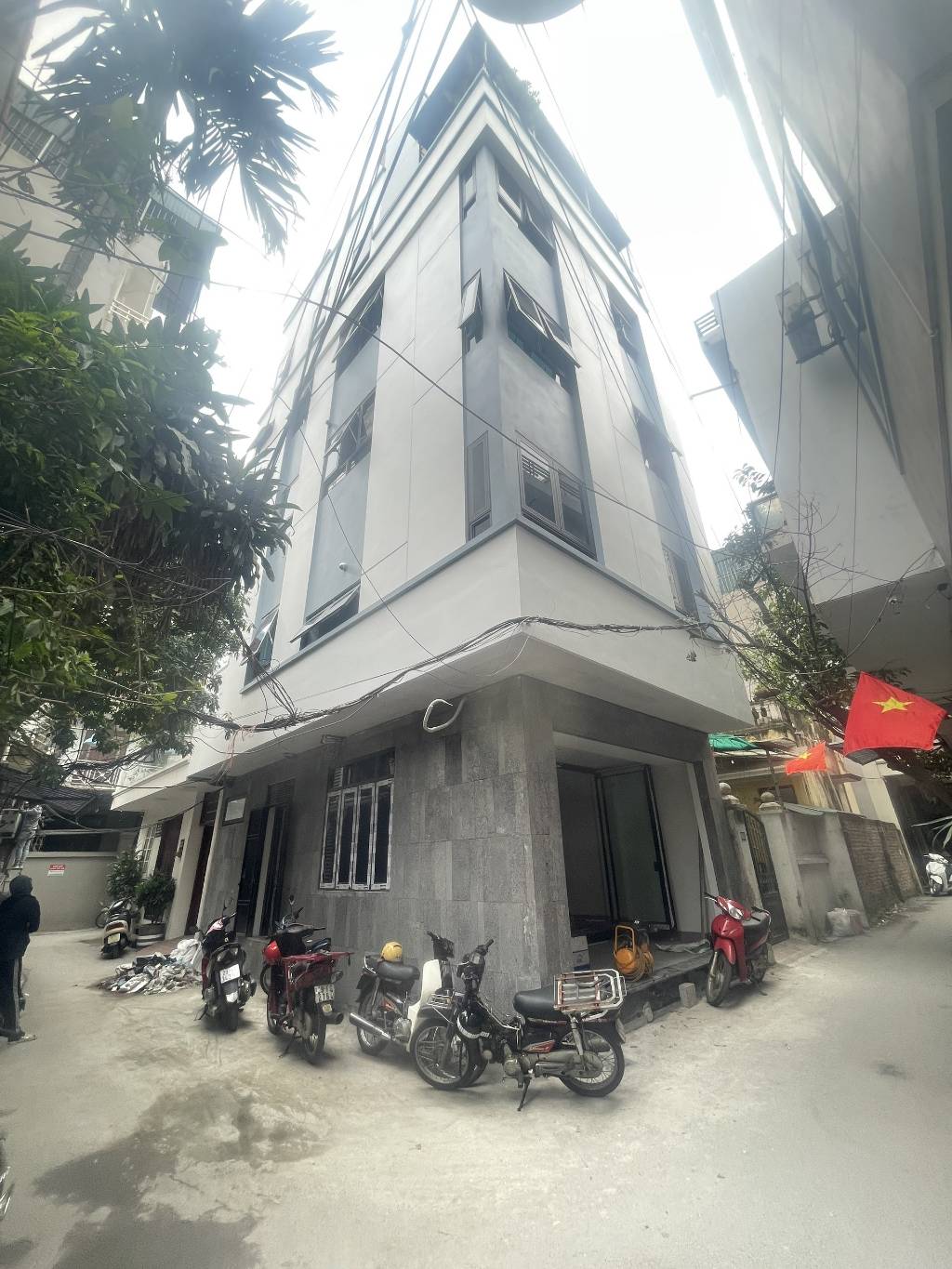 Nhà lô góc ô tô vào nhà, thang máy, kinh doanh cực đỉnh